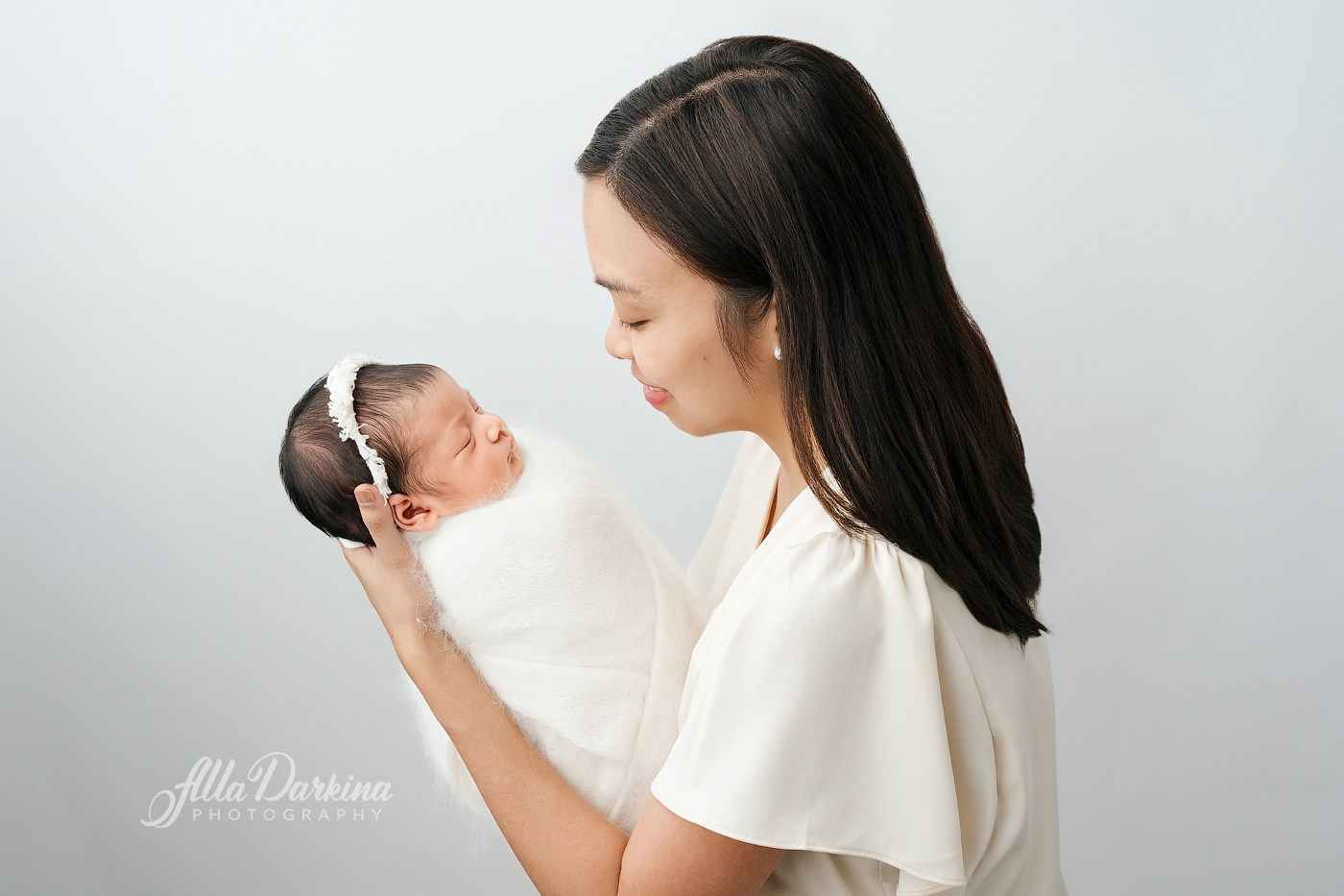 Newborn Photography in Kellyville, Sydney | Beautiful Family & Generational Portraits