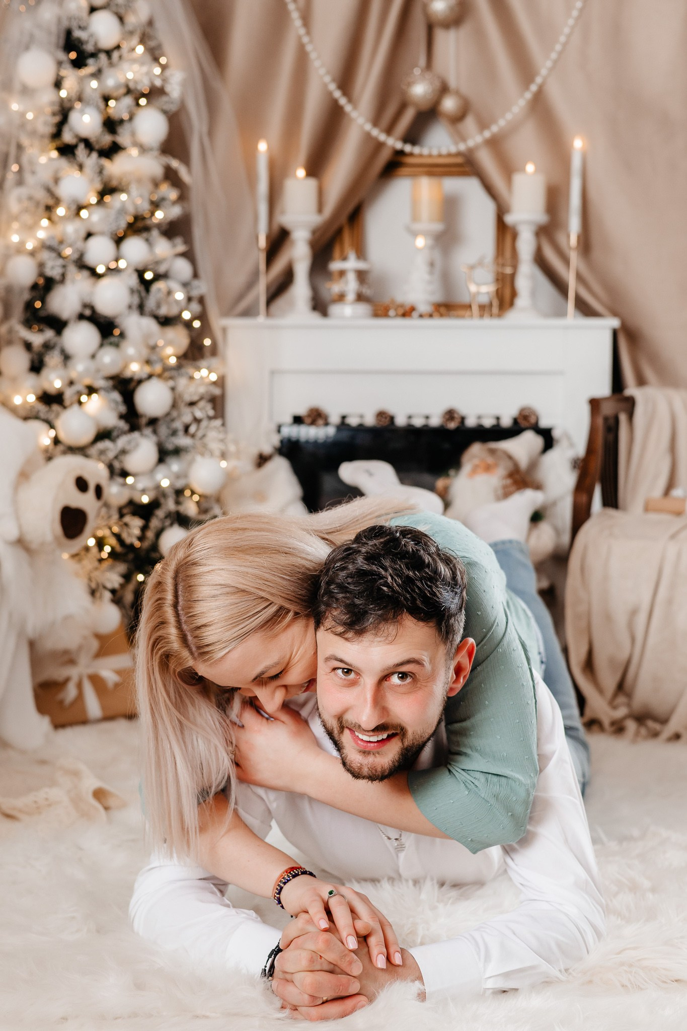 Ședințe Foto Crăciun 2025 Piatra Neamț | Fotografii de Sărbători | FotoACTIV. Fotograf Profesionist Piatra Neamț, Roman, Târgu Neamț, Bicaz, Neamț | Studio, Nuntă, Botez, Eveniment | FotoACTIV