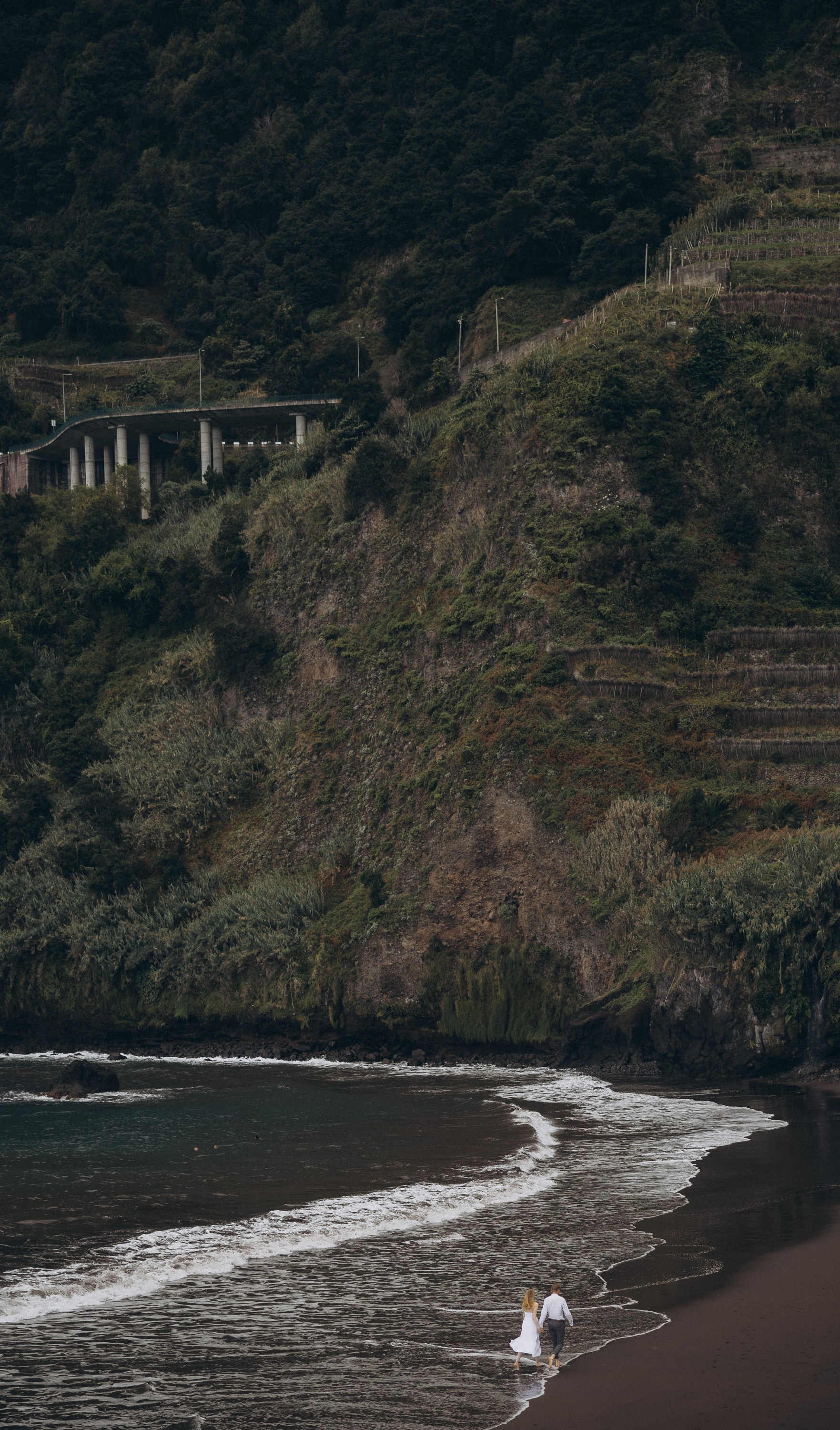 Romantic couple photoshoot at Seixal beach