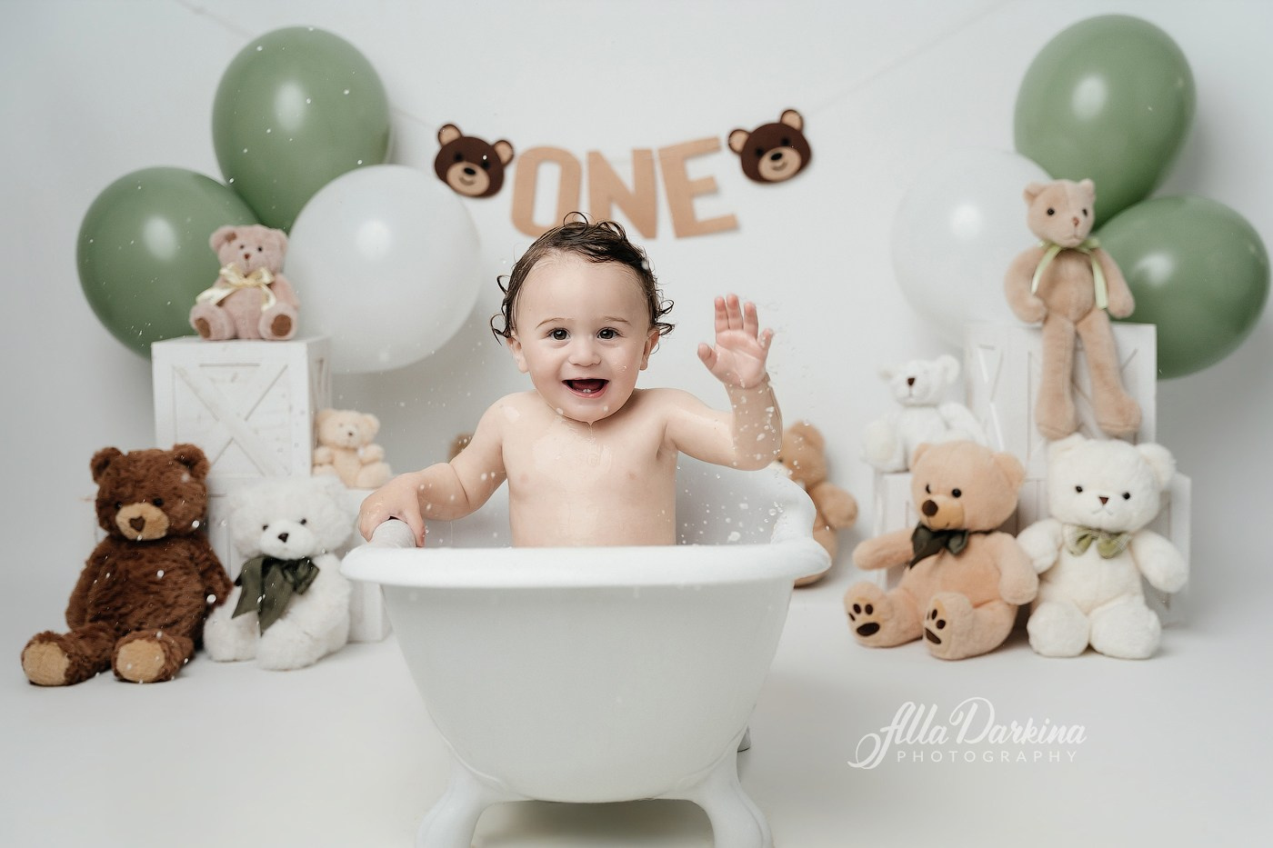 Cake smash session price guide. Newborn and family photographer. Hills District. Sydney