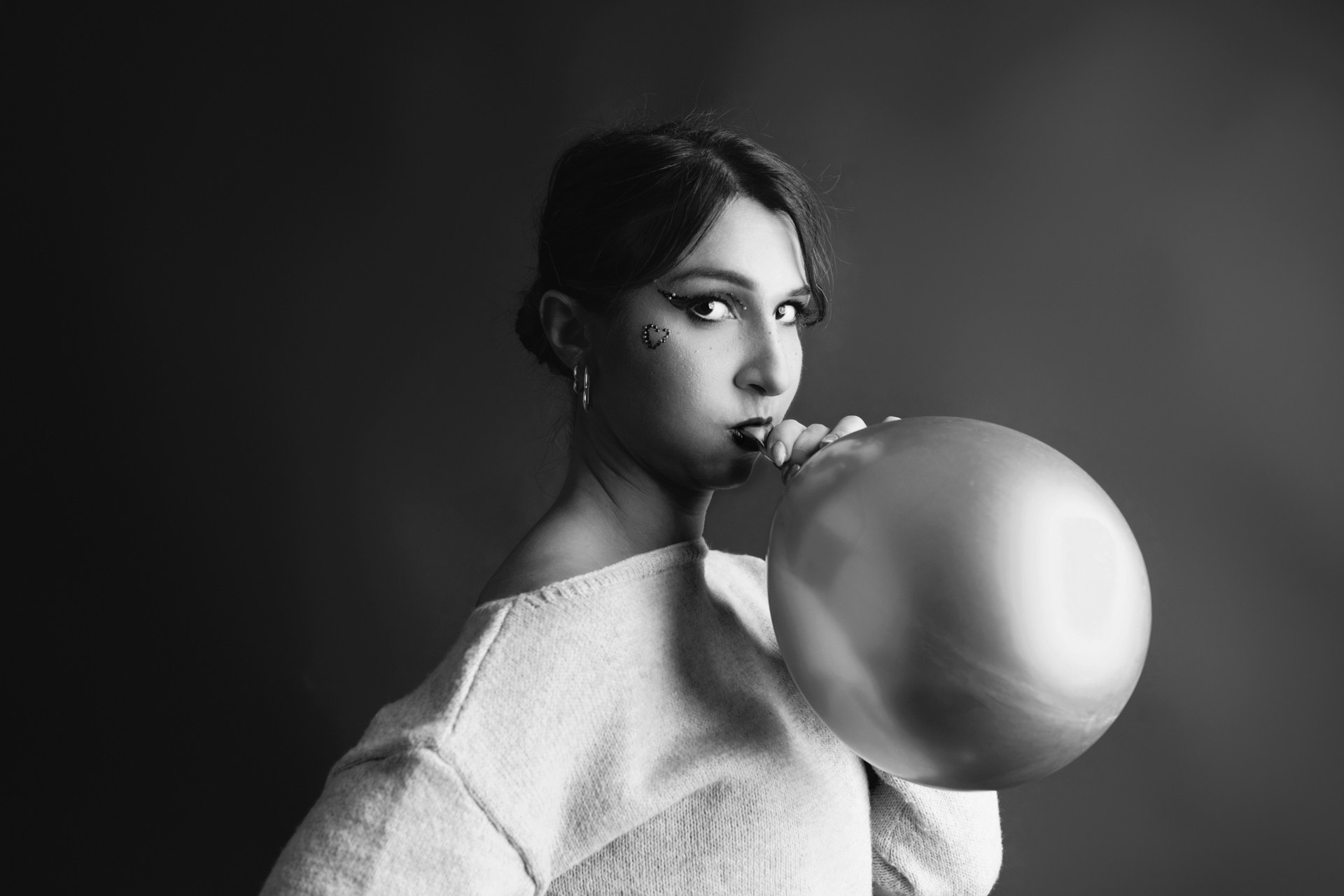 Sessione Fotografica di Ritratto in Studio Milano. Fotografa di matrimonio a Milano e in Lombardia. Racconto matrimoni con uno stile naturale, elegante e senza pose forzate