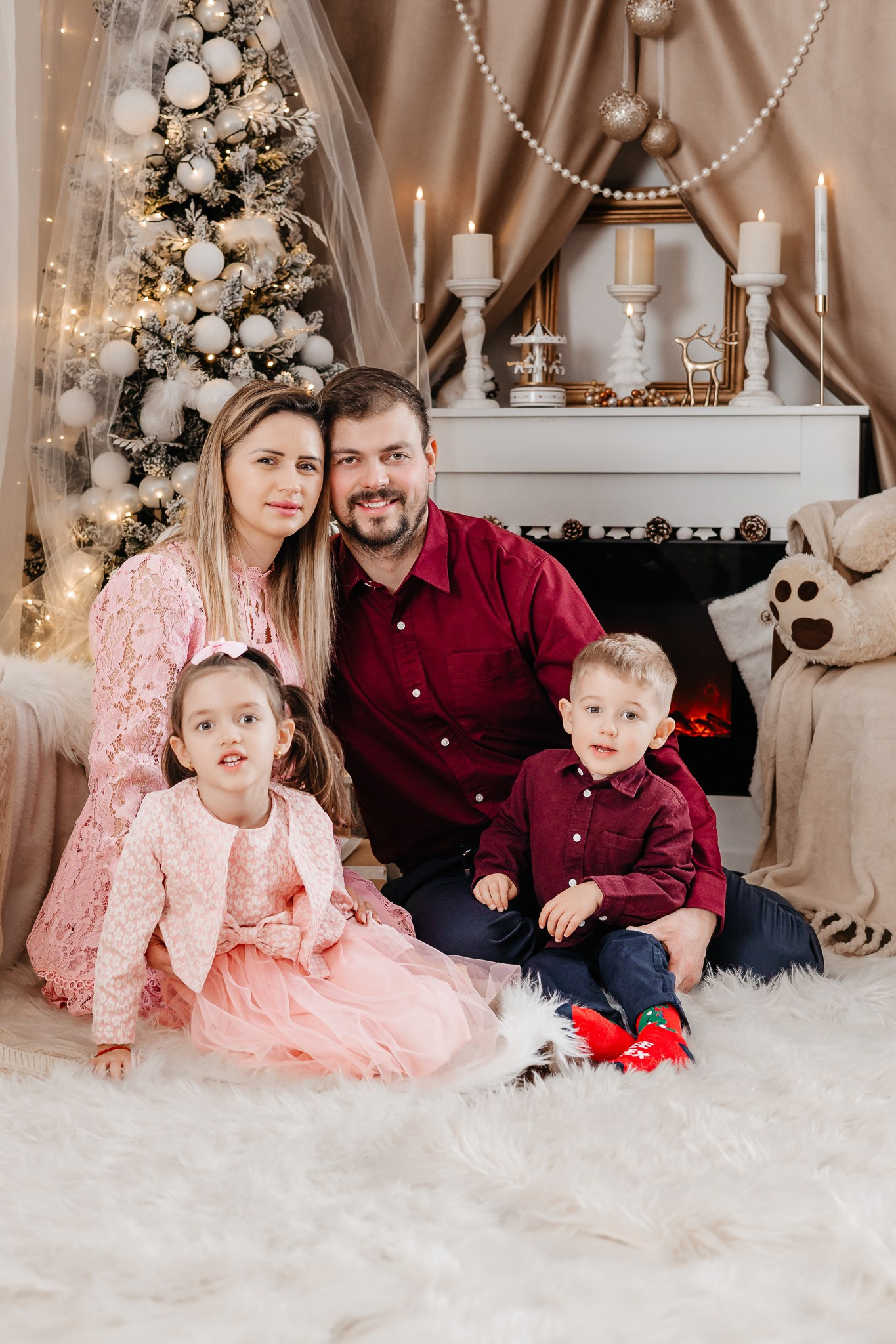 Ședințe Foto Crăciun 2025 Piatra Neamț | Fotografii de Sărbători | FotoACTIV. Fotograf Profesionist Piatra Neamț, Roman, Târgu Neamț, Bicaz, Neamț | Studio, Nuntă, Botez, Eveniment | FotoACTIV