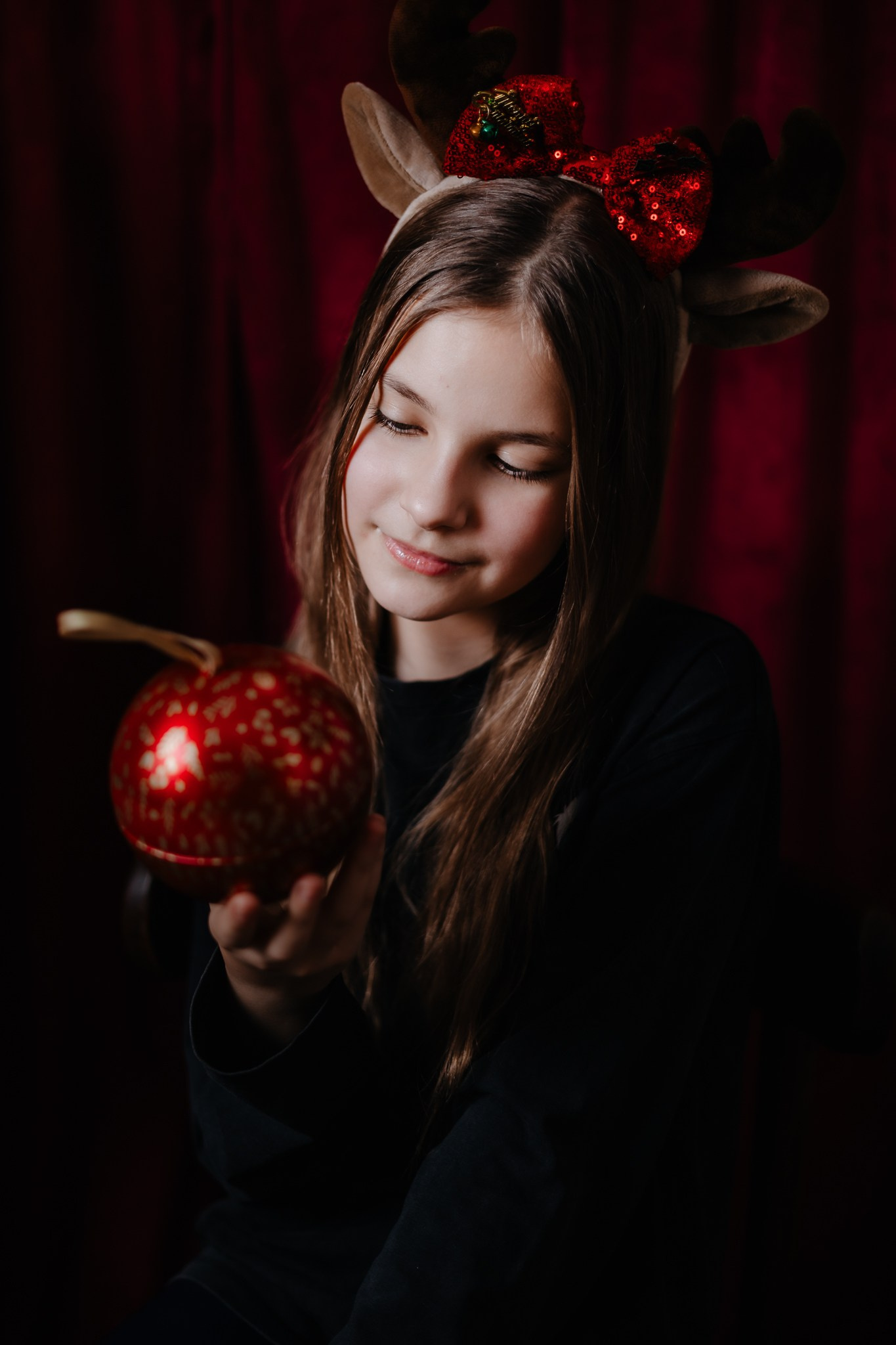 Ședințe Foto Crăciun 2025 Piatra Neamț | Fotografii de Sărbători | FotoACTIV. Fotograf Profesionist Piatra Neamț, Roman, Târgu Neamț, Bicaz, Neamț | Studio, Nuntă, Botez, Eveniment | FotoACTIV