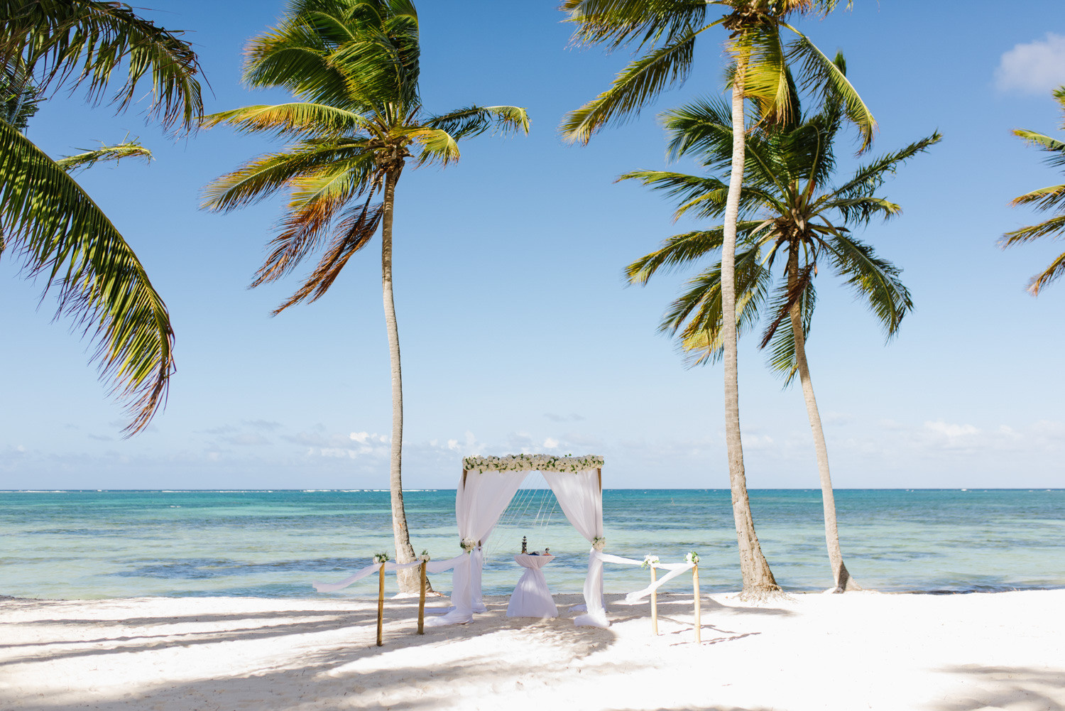 Свадебная арка на пляже. 