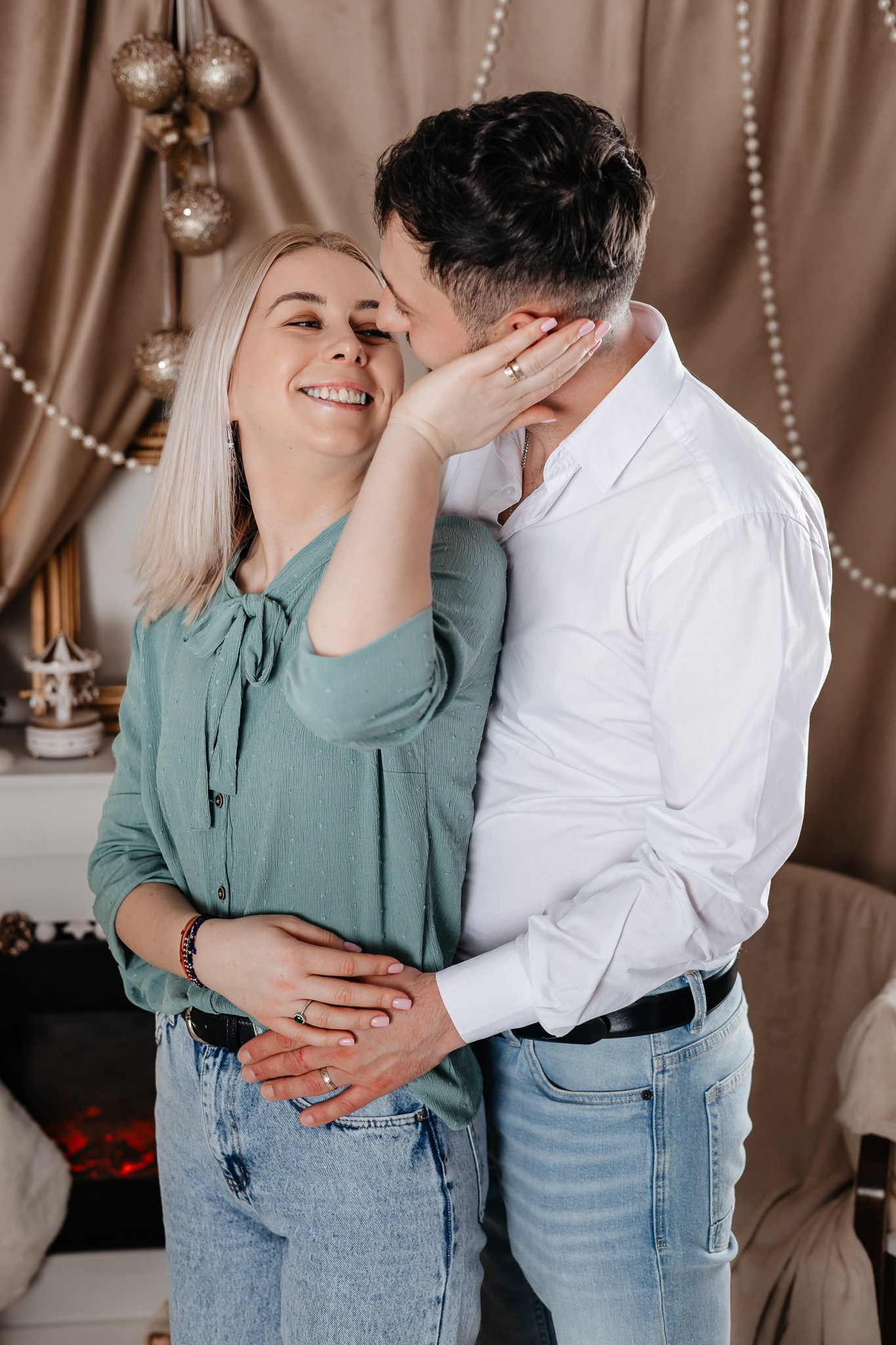 Ședințe Foto Crăciun 2025 Piatra Neamț | Fotografii de Sărbători | FotoACTIV. Fotograf Profesionist Piatra Neamț, Roman, Târgu Neamț, Bicaz, Neamț | Studio, Nuntă, Botez, Eveniment | FotoACTIV