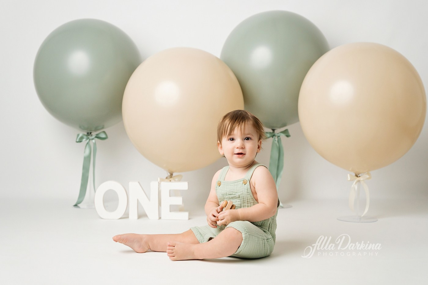 Cake smash session price guide. Newborn and family photographer. Hills District. Sydney