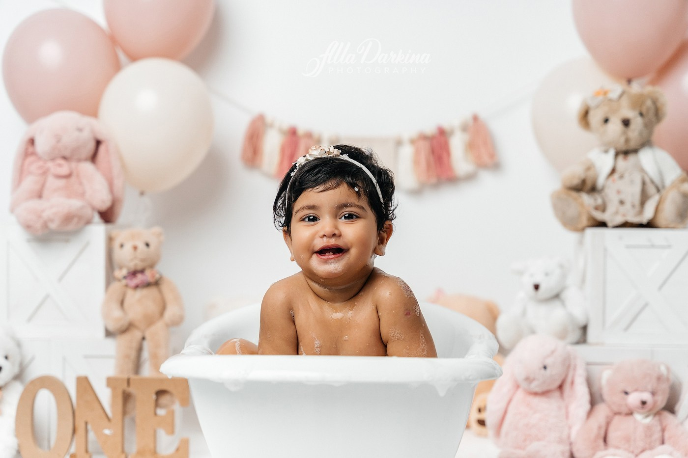 Cake smash session price guide. Newborn and family photographer. Hills District. Sydney