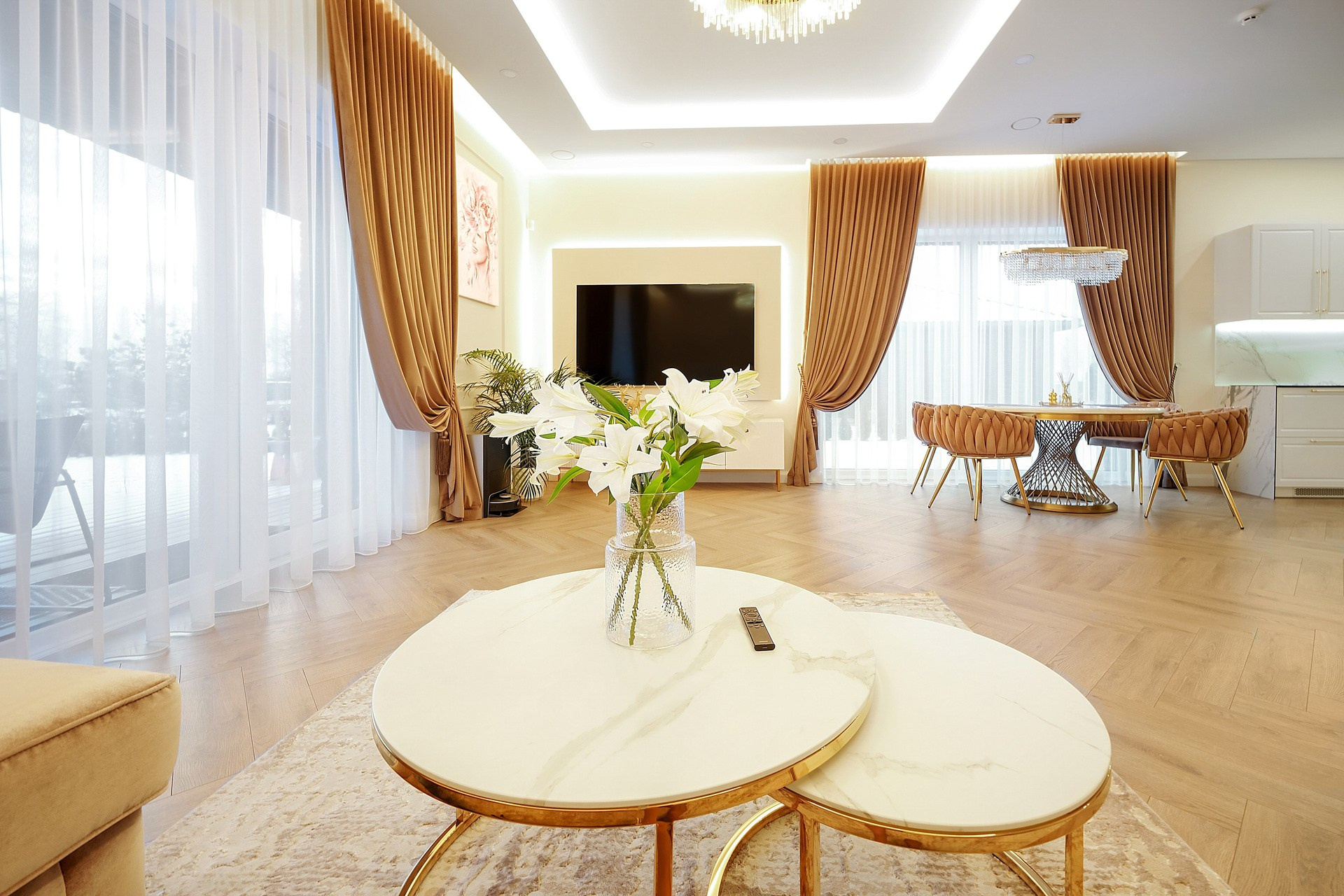 Aukštos kokybės NT nuotrauka: prabangaus būsto interjeras.