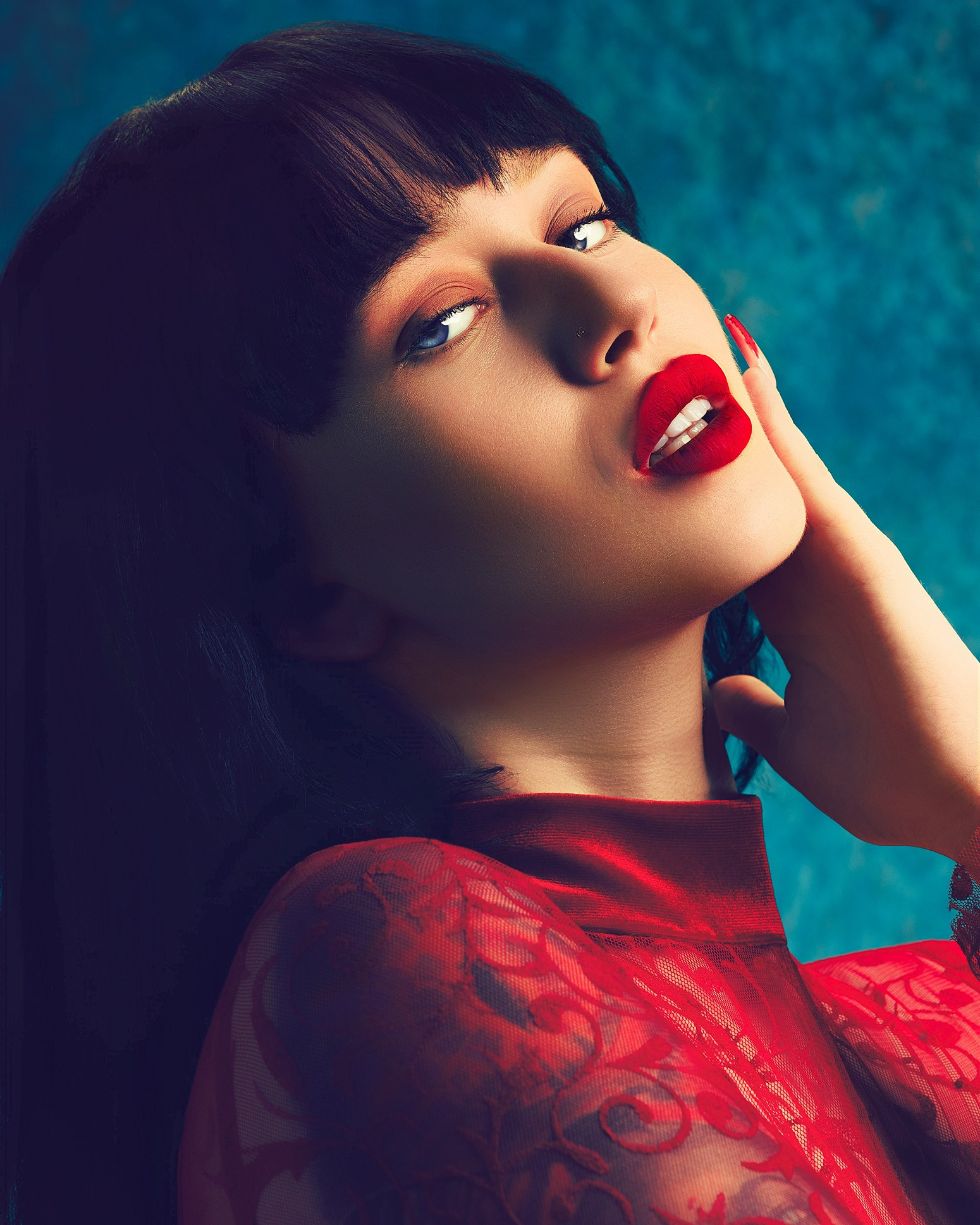 Studio foto profesional în București, specializat în portrete, beauty, fashion și fotografie de produs. Lumini de calitate. – Mitroi Iulian