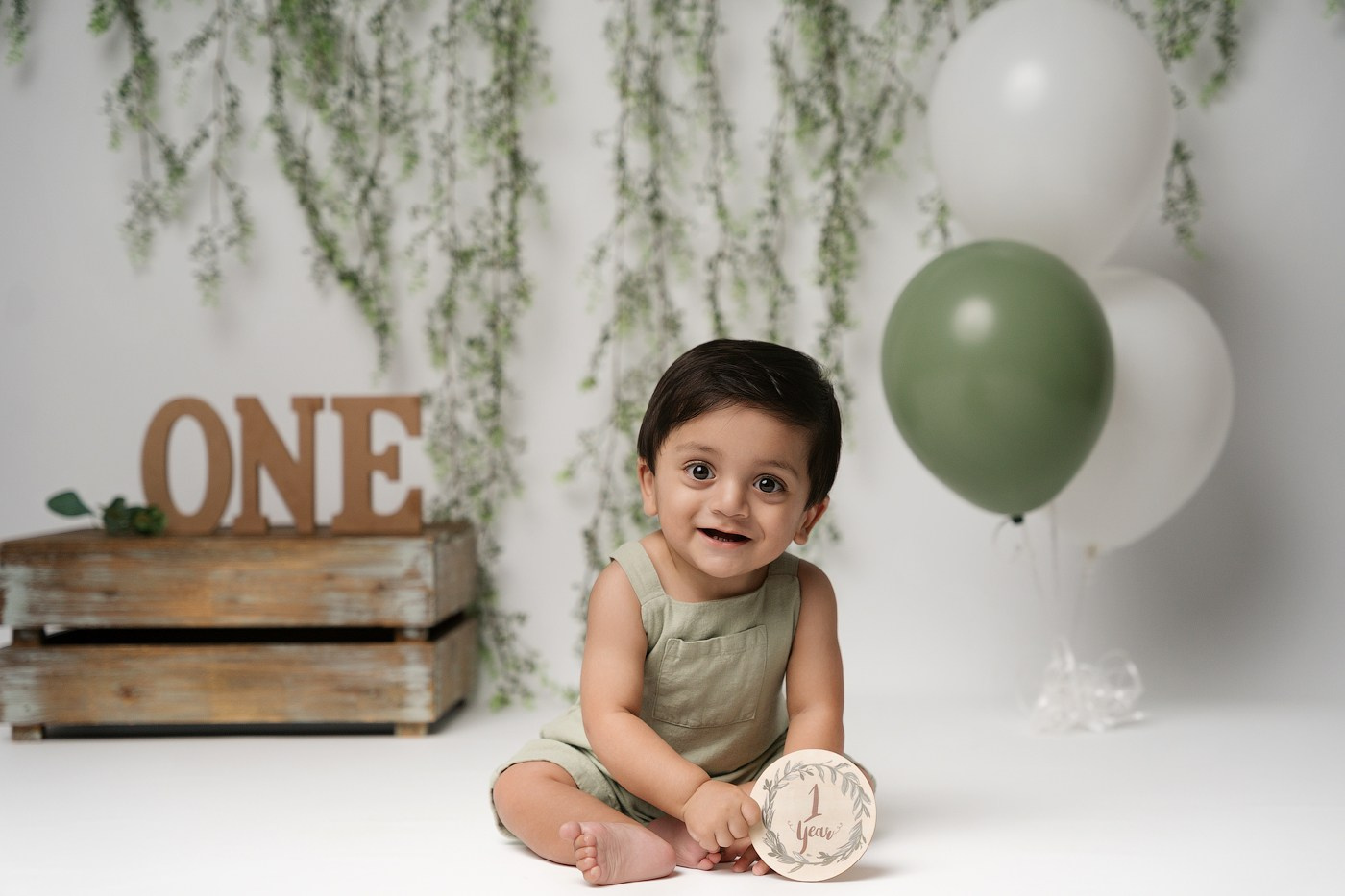 Cake smash session price guide. Newborn and family photographer. Hills District. Sydney