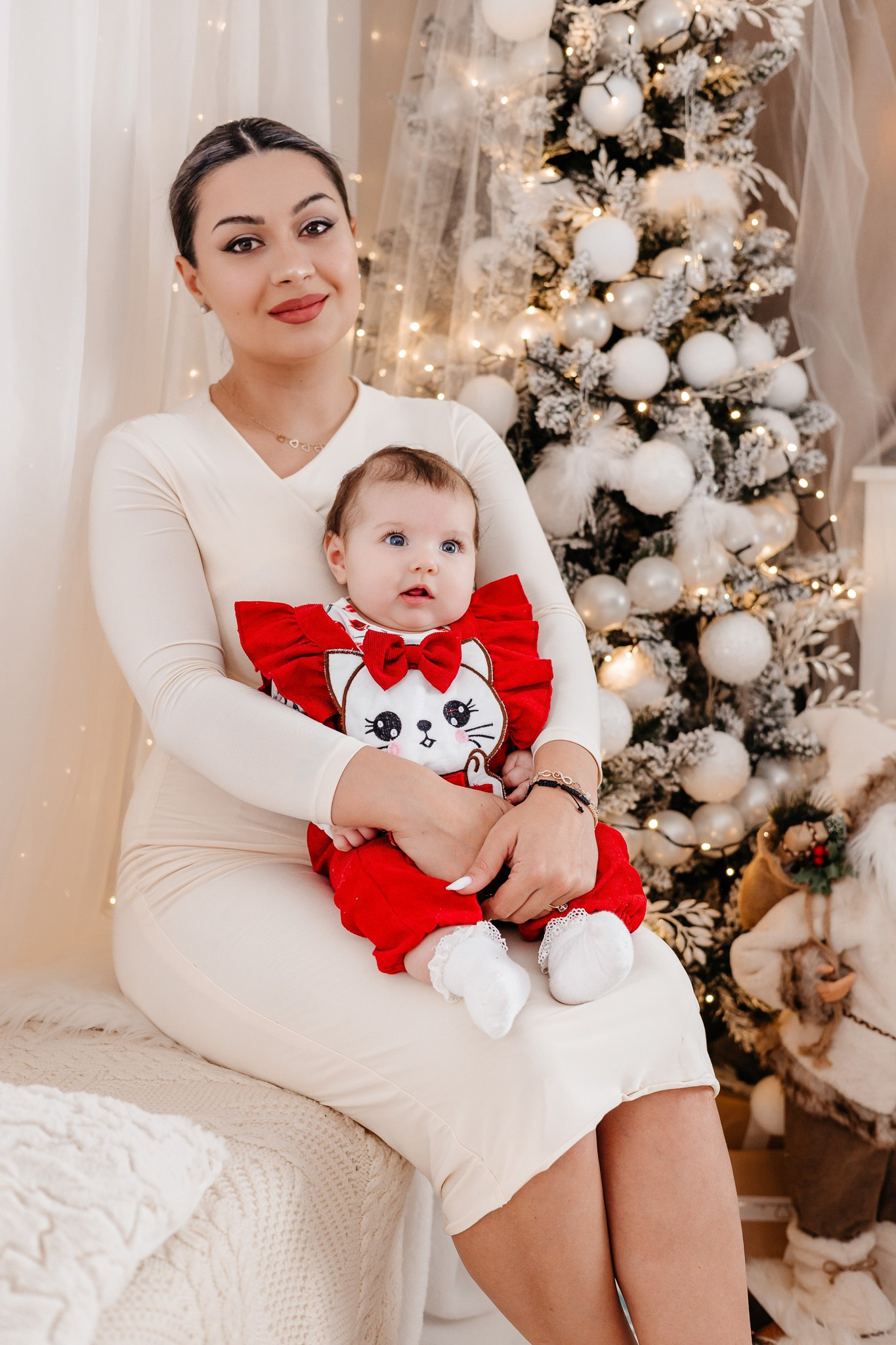 Ședințe Foto Crăciun 2025 Piatra Neamț | Fotografii de Sărbători | FotoACTIV. Fotograf Profesionist Piatra Neamț, Roman, Târgu Neamț, Bicaz, Neamț | Studio, Nuntă, Botez, Eveniment | FotoACTIV