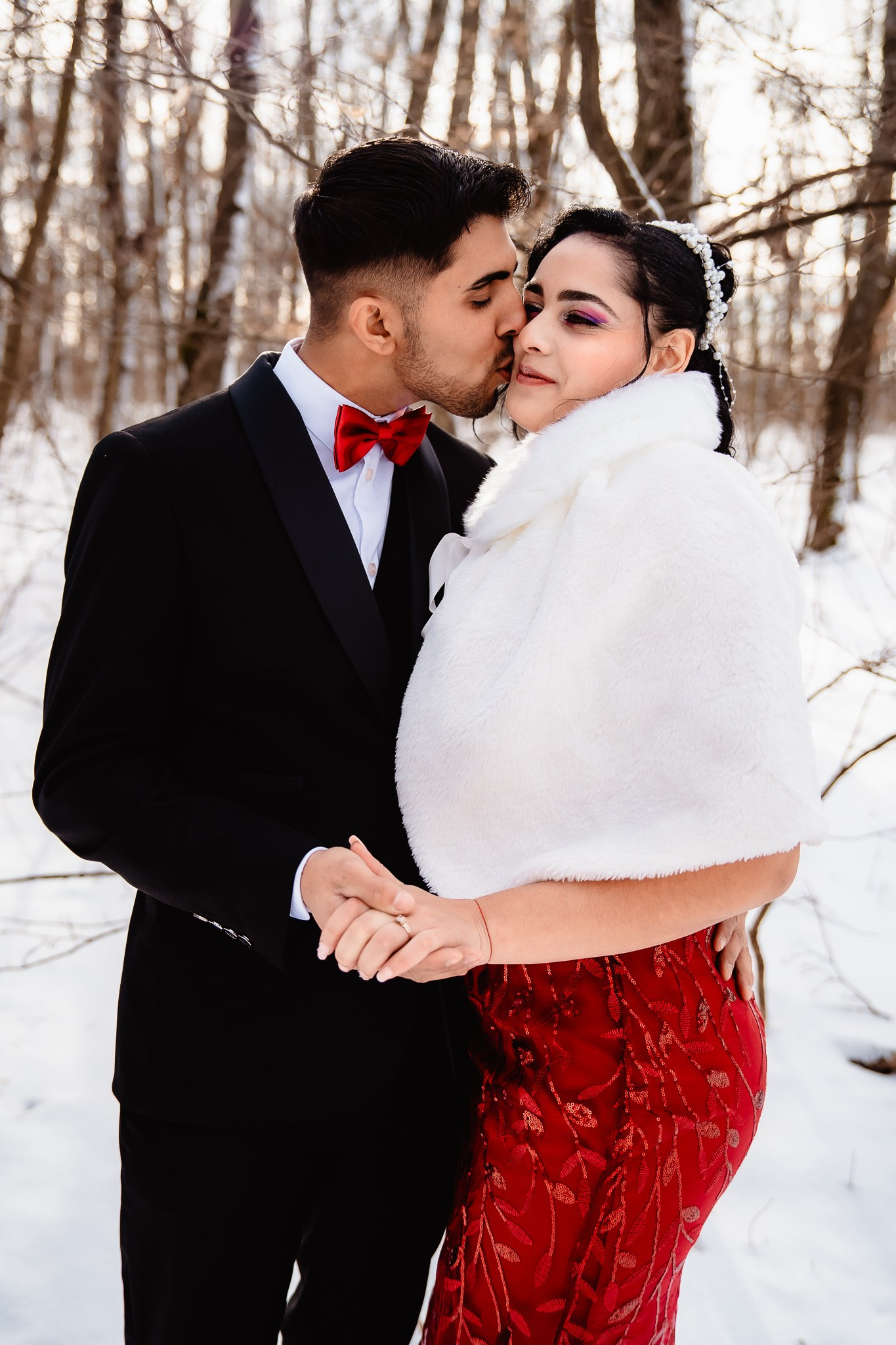 Sarut si iubire intre miri