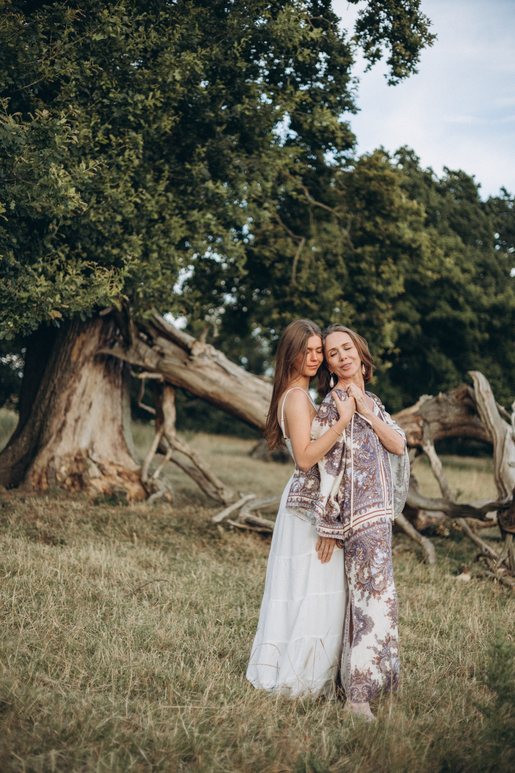 Mother and Daughters. AlinaLazurko.uk | Professional portrait photographer