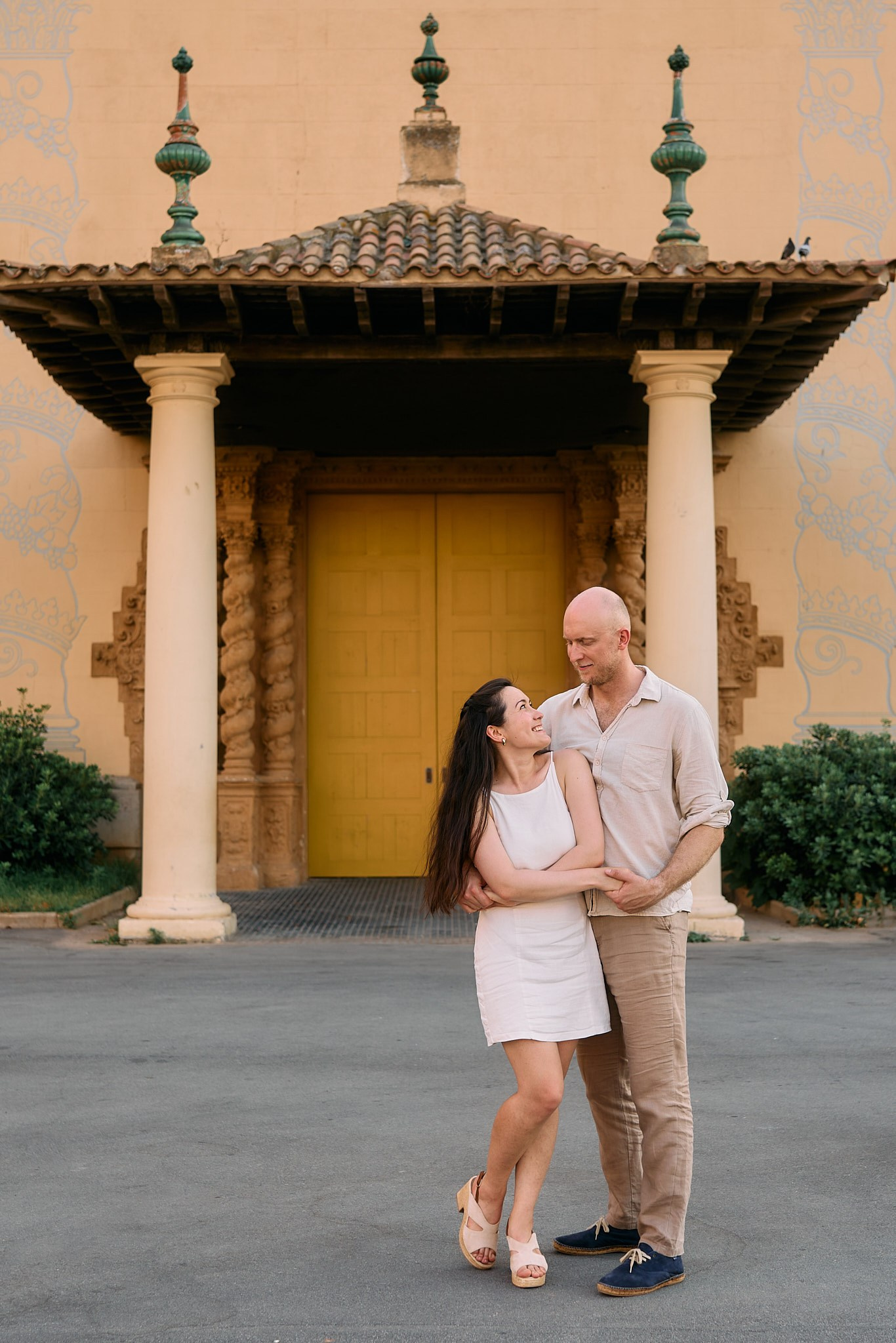 Description of the Montjuïc location for a  love-story or individual photo shoot in Barcelona, examples of photos taken at this photo spot. POSTCARD.BCN Photographer Kate in Barcelona. Love-story, family or individual photo shoots