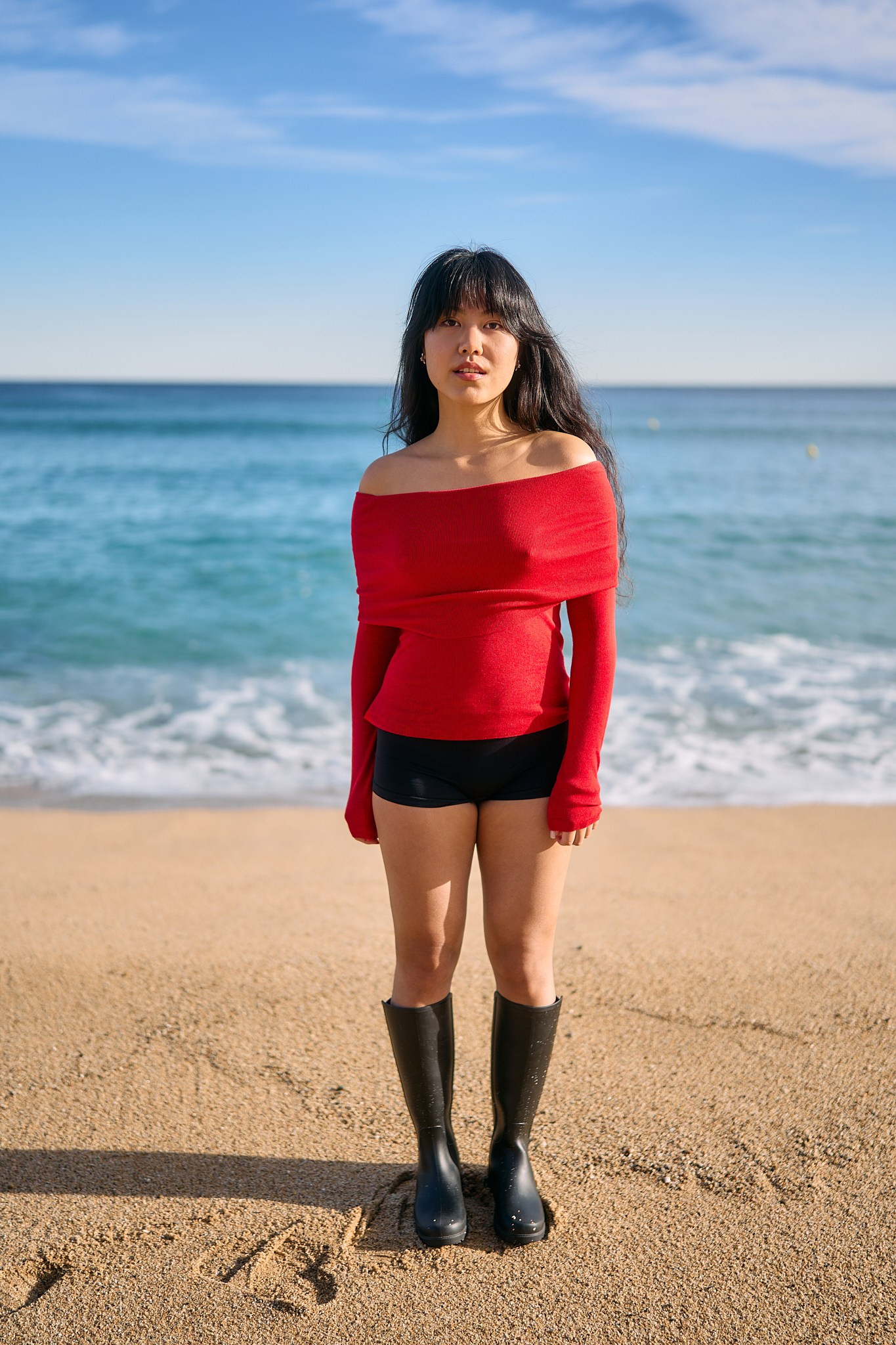 Description of the beach and sea location for a love-story or individual photo shoot in Barcelona, examples of photos. POSTCARD.BCN Photographer Kate in Barcelona. Love-story, family or individual photo shoots