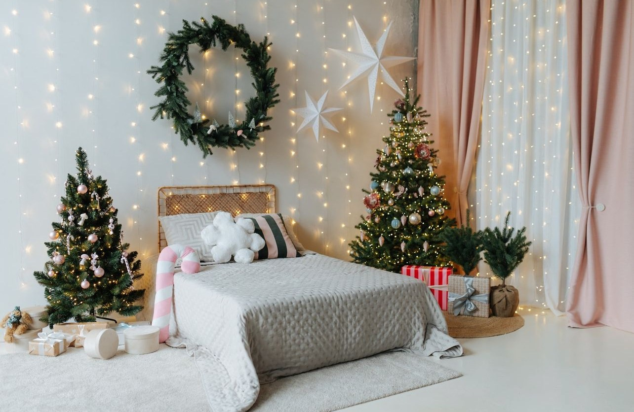 Christmas Photo Studios in Vilnius: Top Studios for Holiday Photoshoots. Framed by Evelina | Destination Wedding Photographer from Lithuania | Europe