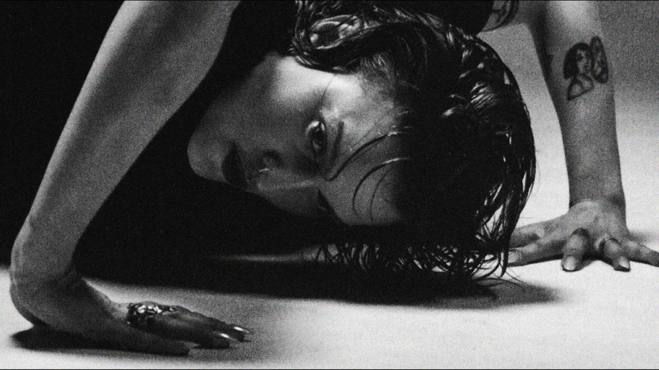 Molly Mogul prepara su álbum debut: electrónica minimalista y performance al límite del arte | FOTKAI