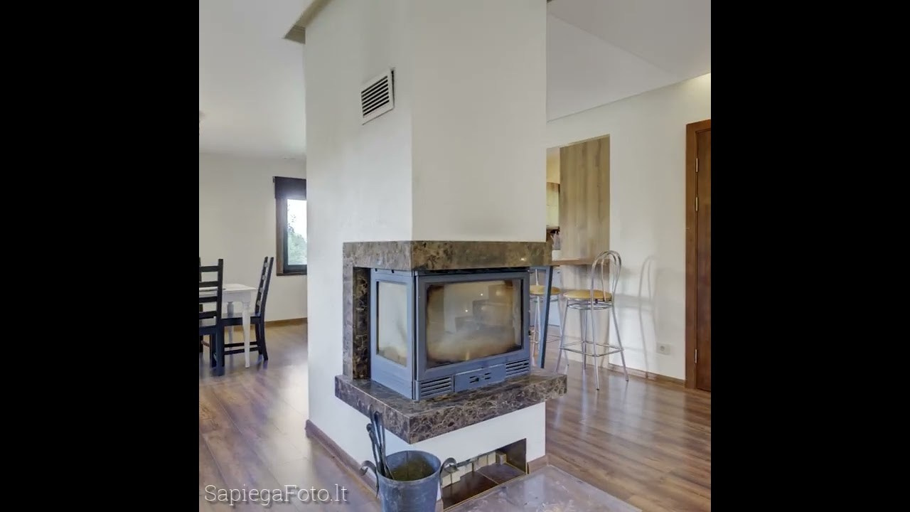 Sadyba Vinliaus r. prie ežero. Elina Sapiega fotografė Vilniuje