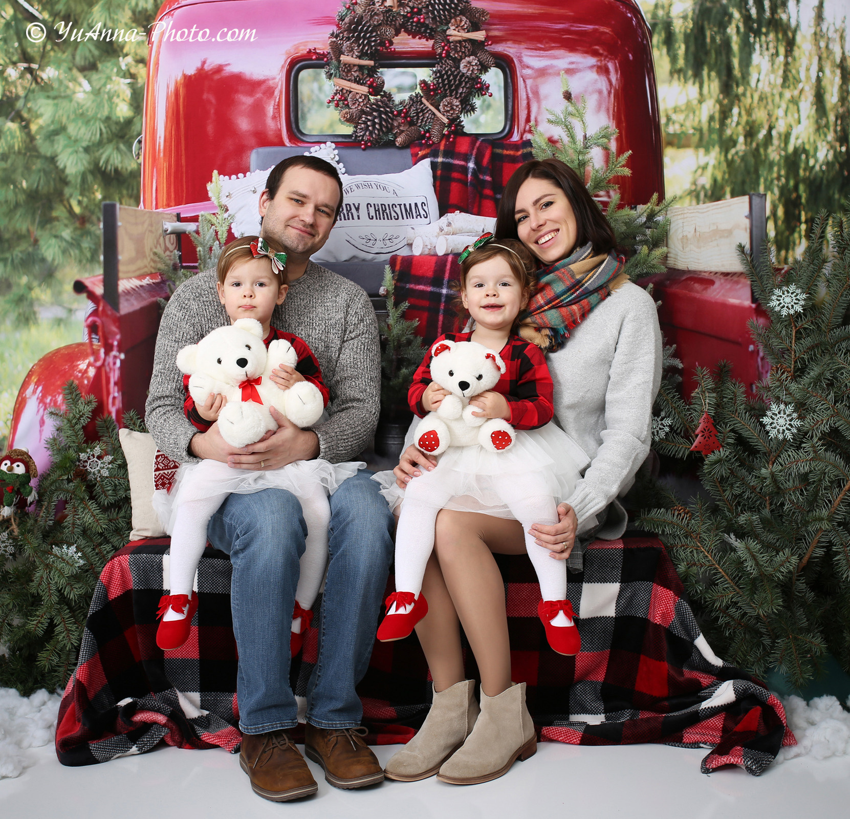 Cherry blossom Photoshoot with beautiful Helen. YuAnna studio. Family & Kids Photographer in Seattle area, located in