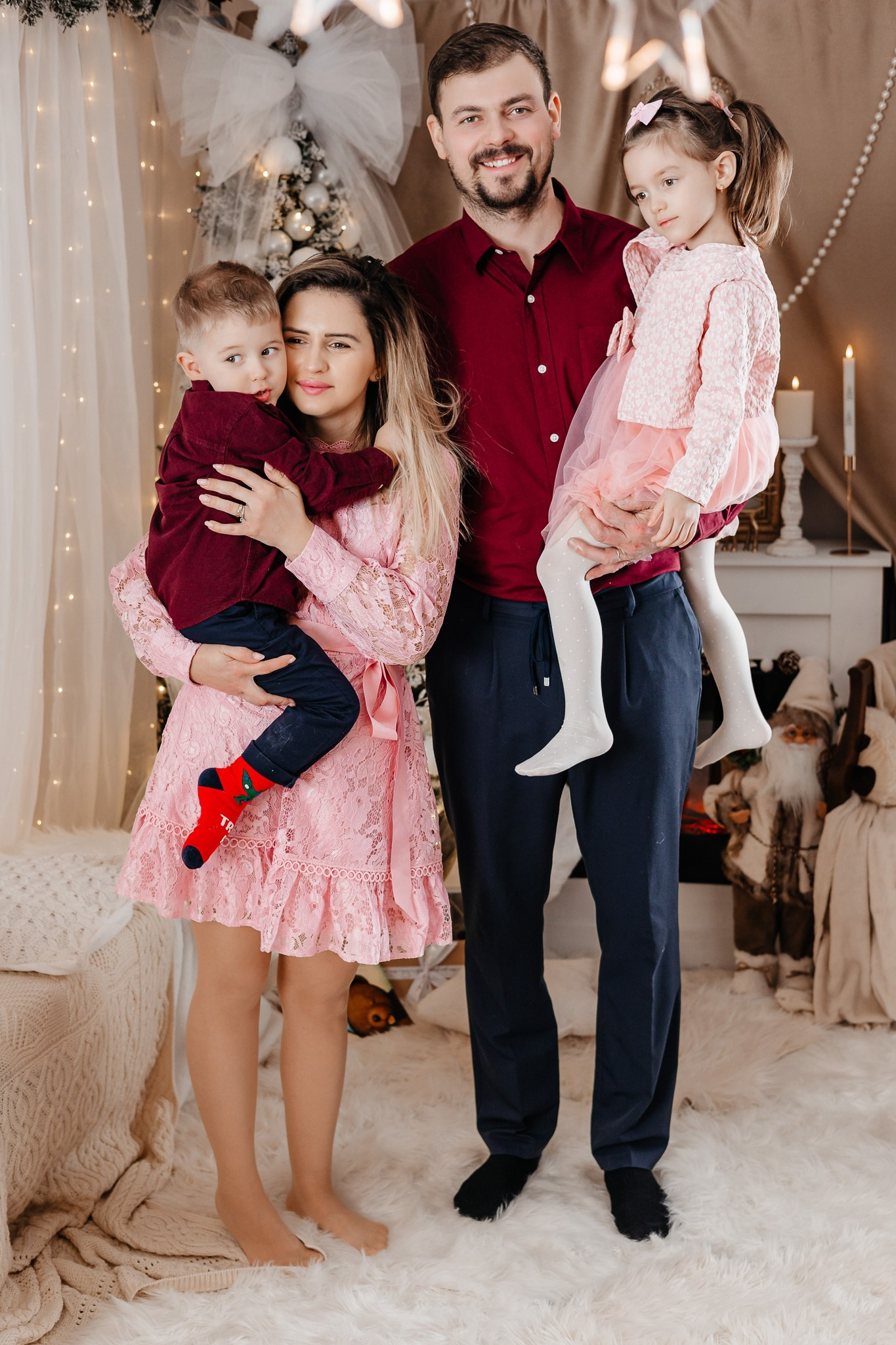 Ședințe Foto Crăciun 2025 Piatra Neamț | Fotografii de Sărbători | FotoACTIV. Fotograf Profesionist Piatra Neamț, Roman, Târgu Neamț, Bicaz, Neamț | Studio, Nuntă, Botez, Eveniment | FotoACTIV