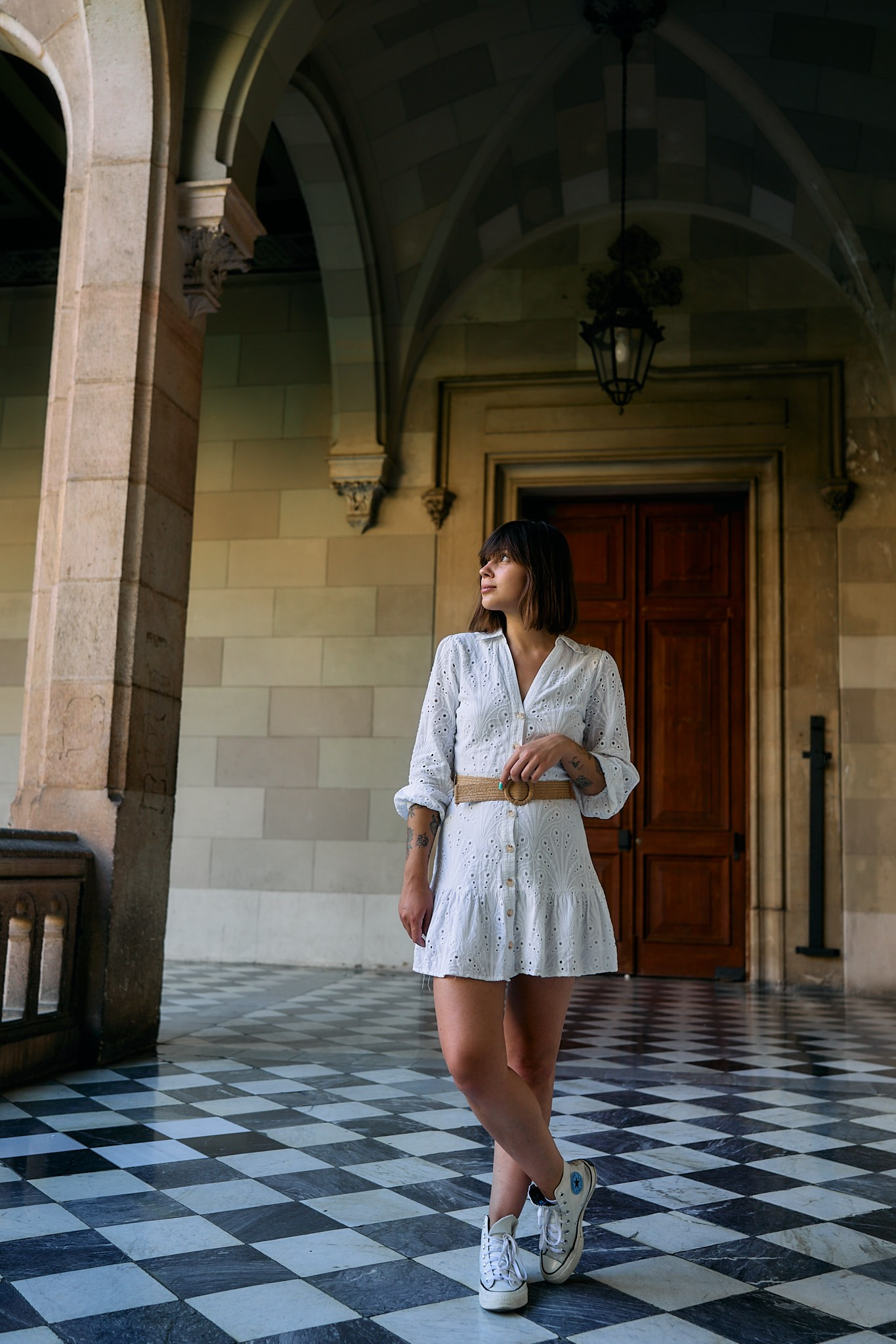 Description of the Universitat location for a  love-story or individual photo shoot in Barcelona, examples of photos taken at this spot. POSTCARD.BCN Photographer Kate in Barcelona. Love-story, family or individual photo shoots