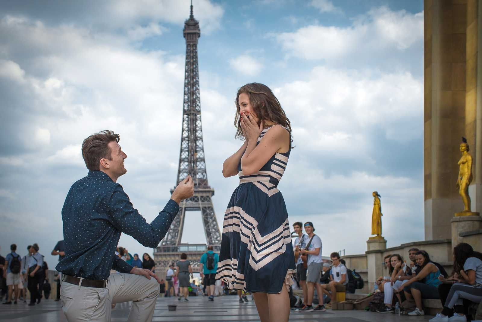 Wedding Proposal in Paris: 7 Refined & Realistic Ideas for 2026. Photographe à Paris