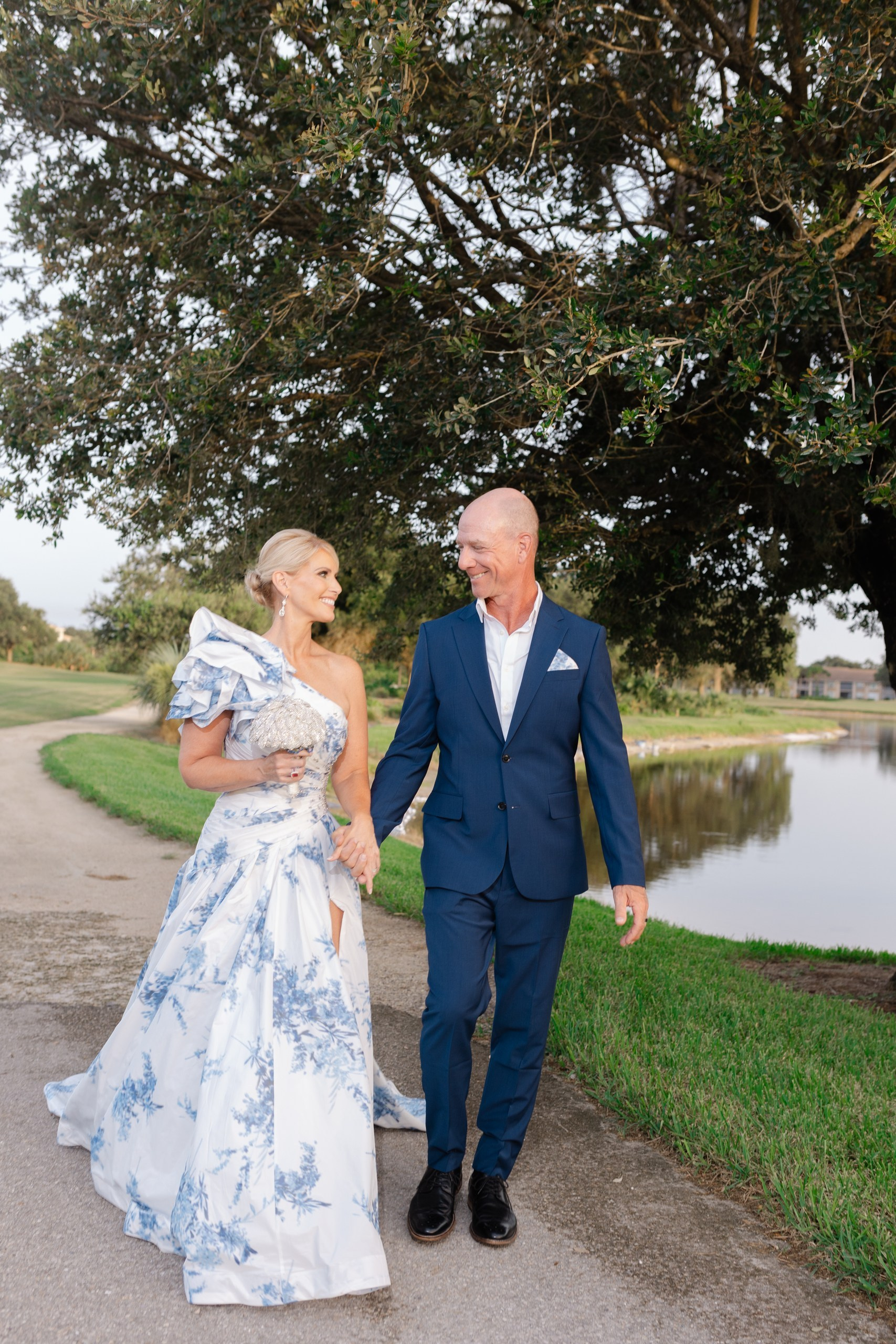 LOVE ON THE FAIRWAY. My name is Kate and I am family and wedding photographer