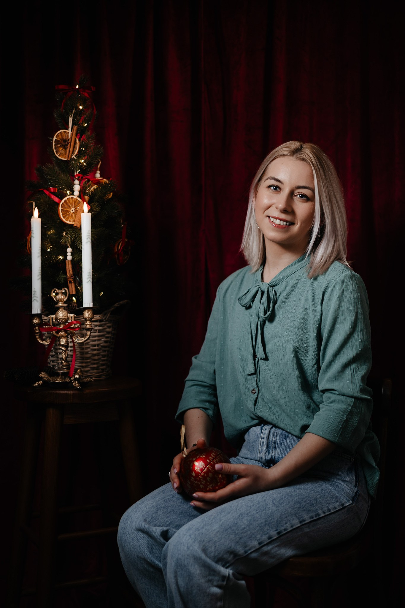 Ședințe Foto Crăciun 2025 Piatra Neamț | Fotografii de Sărbători | FotoACTIV. Fotograf Profesionist Piatra Neamț, Roman, Târgu Neamț, Bicaz, Neamț | Studio, Nuntă, Botez, Eveniment | FotoACTIV