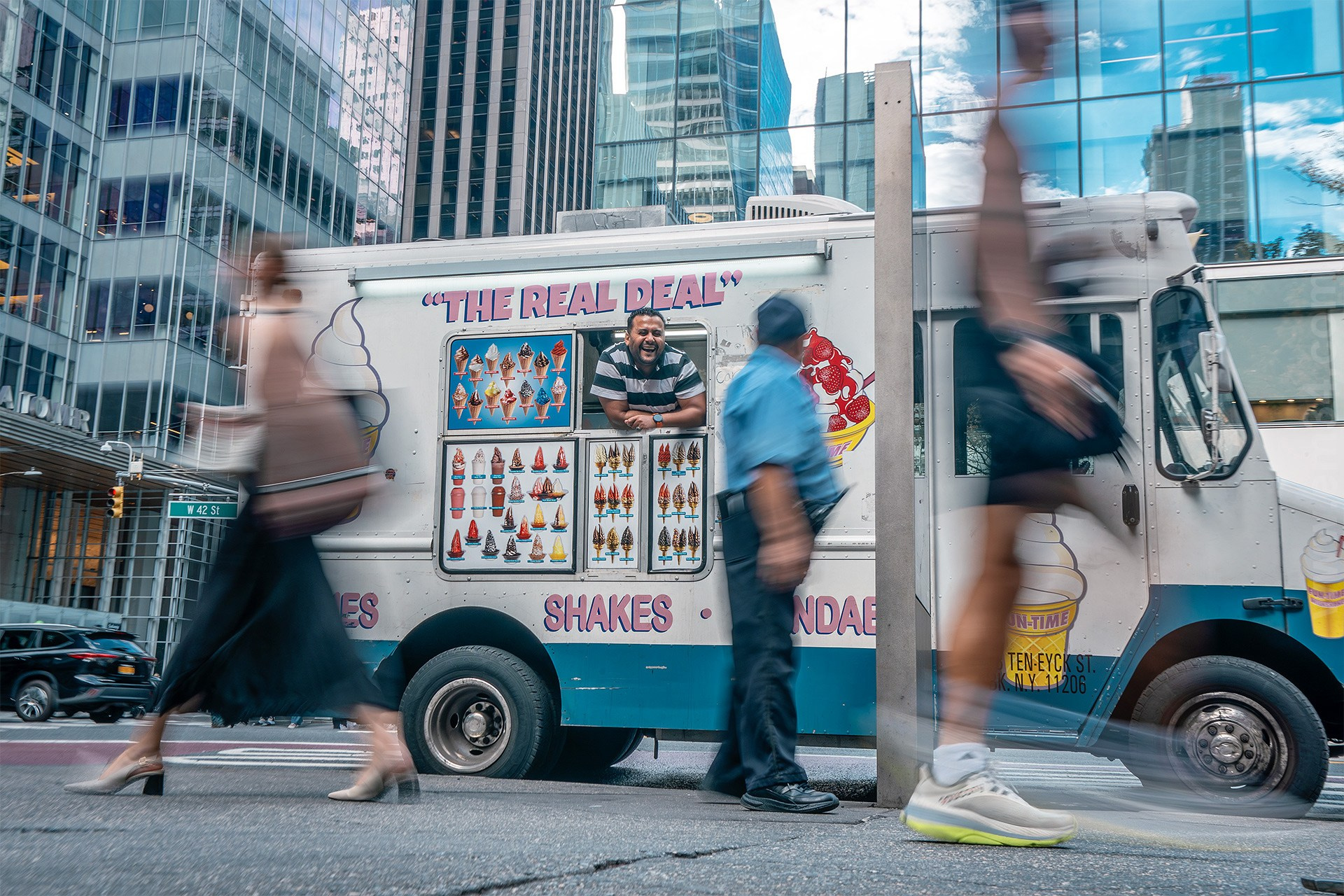 Best Street Photographer in New York City — Candid NYC Moments Captured by Emin Kuliyev. Emin Kuliyev — Award-Winning Wedding Photojournalist NYC & USA | Best Wedding Photographer Known for Candid, Timeless Moments