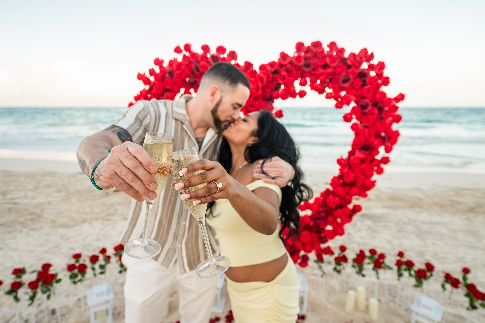 Propuesta con Arco Floral en Punta Cana — Corazón Romántico