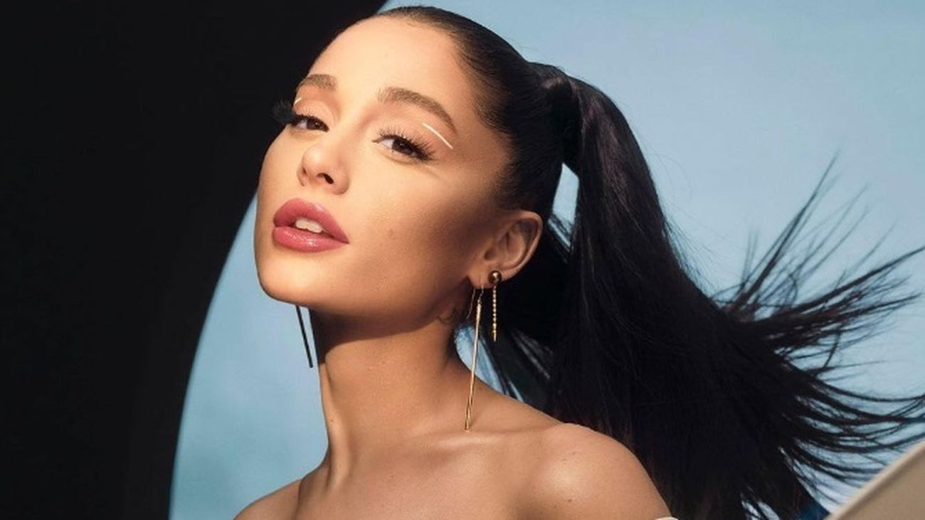 Ariana Grande lanza su octavo álbum de estudio, «Petal»|FOTKAI
