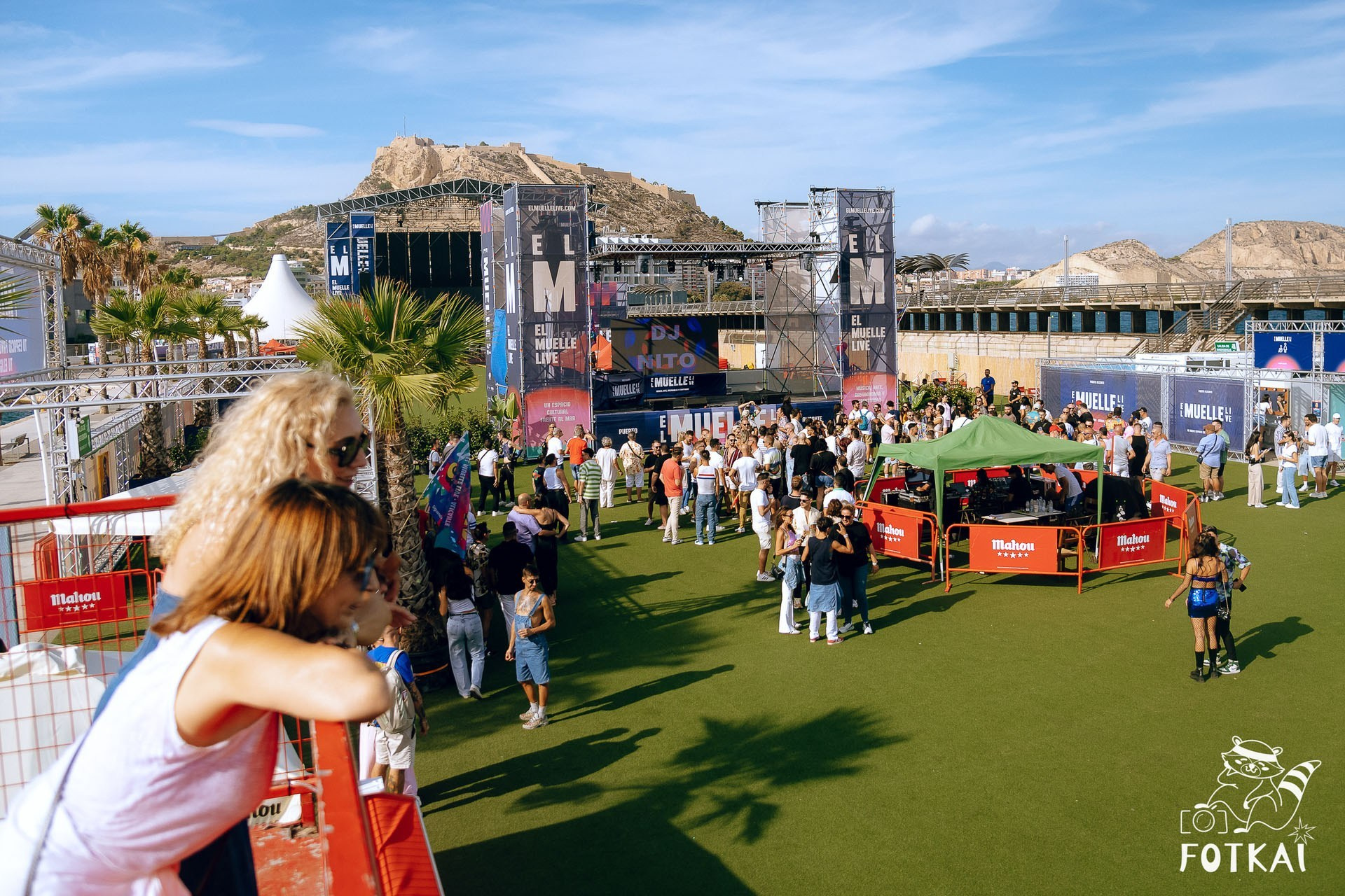 El Muelle Live: музыка, классические авто и Fogueres Fest в Аликанте 18–19 апреля | FOTKAI