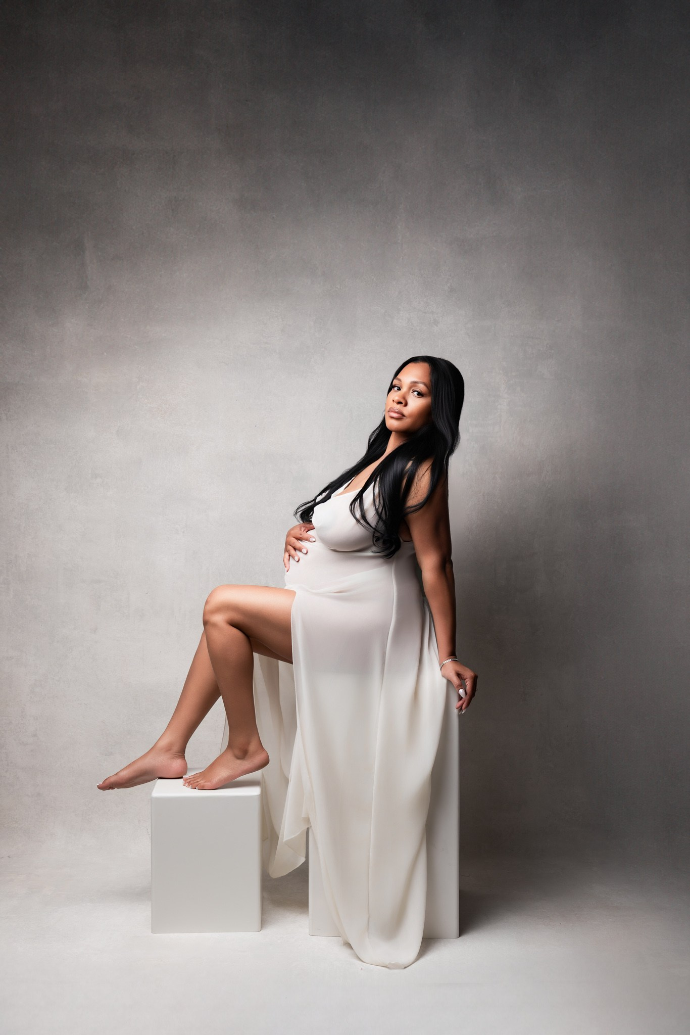 Professional family, maternity & newborn photographer in North Charleston, SC, creating timeless portraits