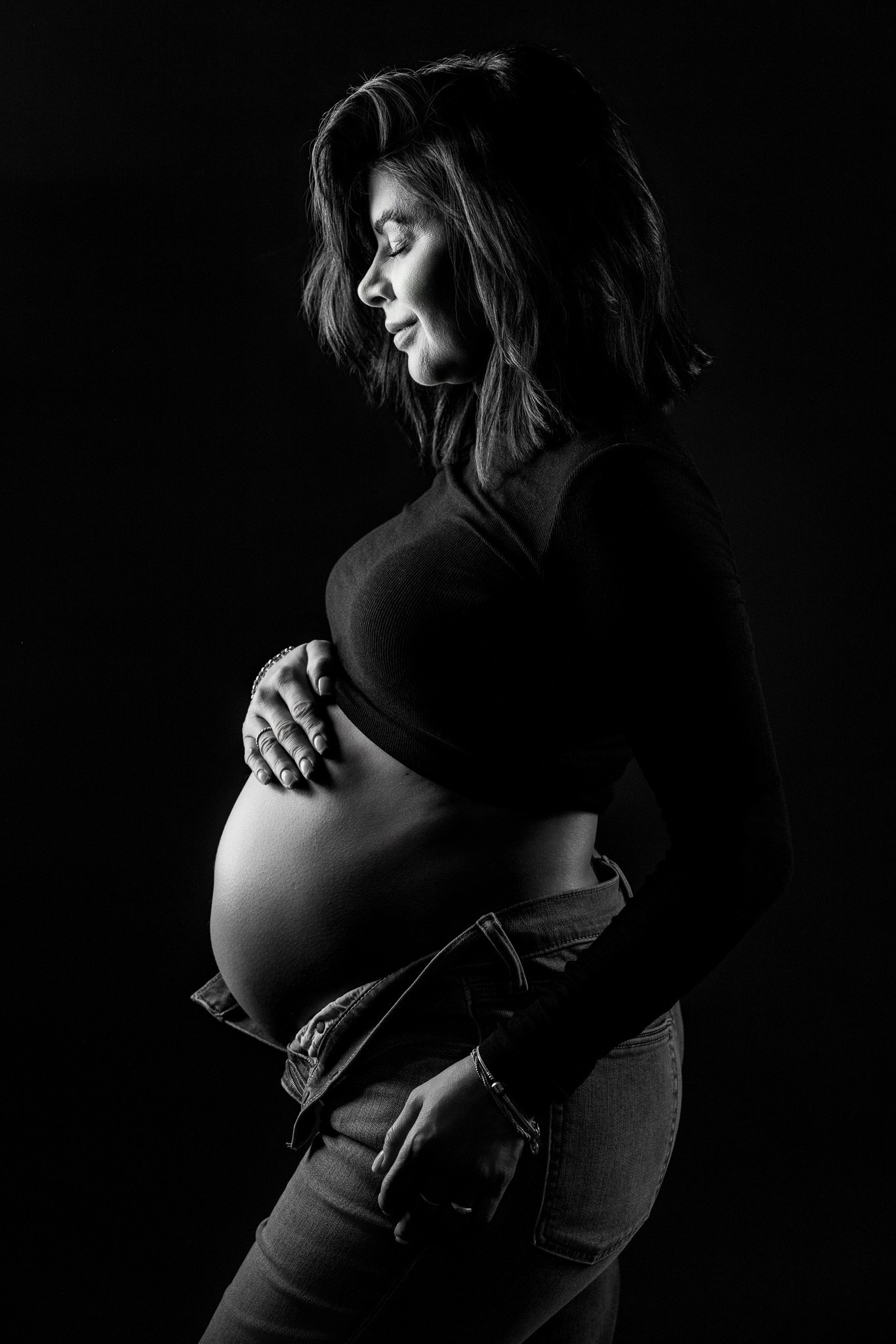 Professional family, maternity & newborn photographer in North Charleston, SC, creating timeless portraits