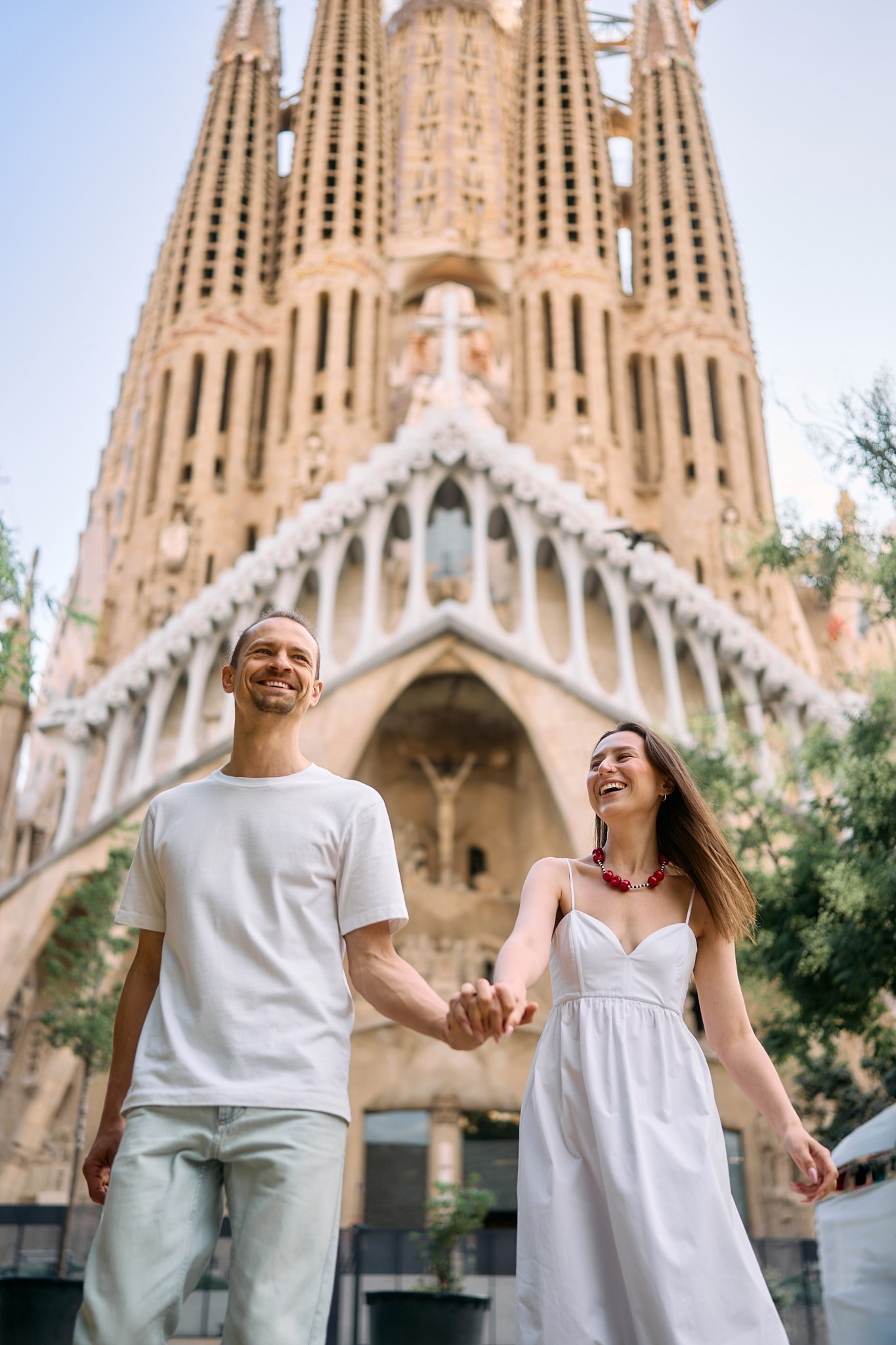 Description of the Sagrada Familia location for a love-story or individual photo shoot in Barcelona, examples of photos. POSTCARD.BCN Photographer Kate in Barcelona. Love-story, family or individual photo shoots
