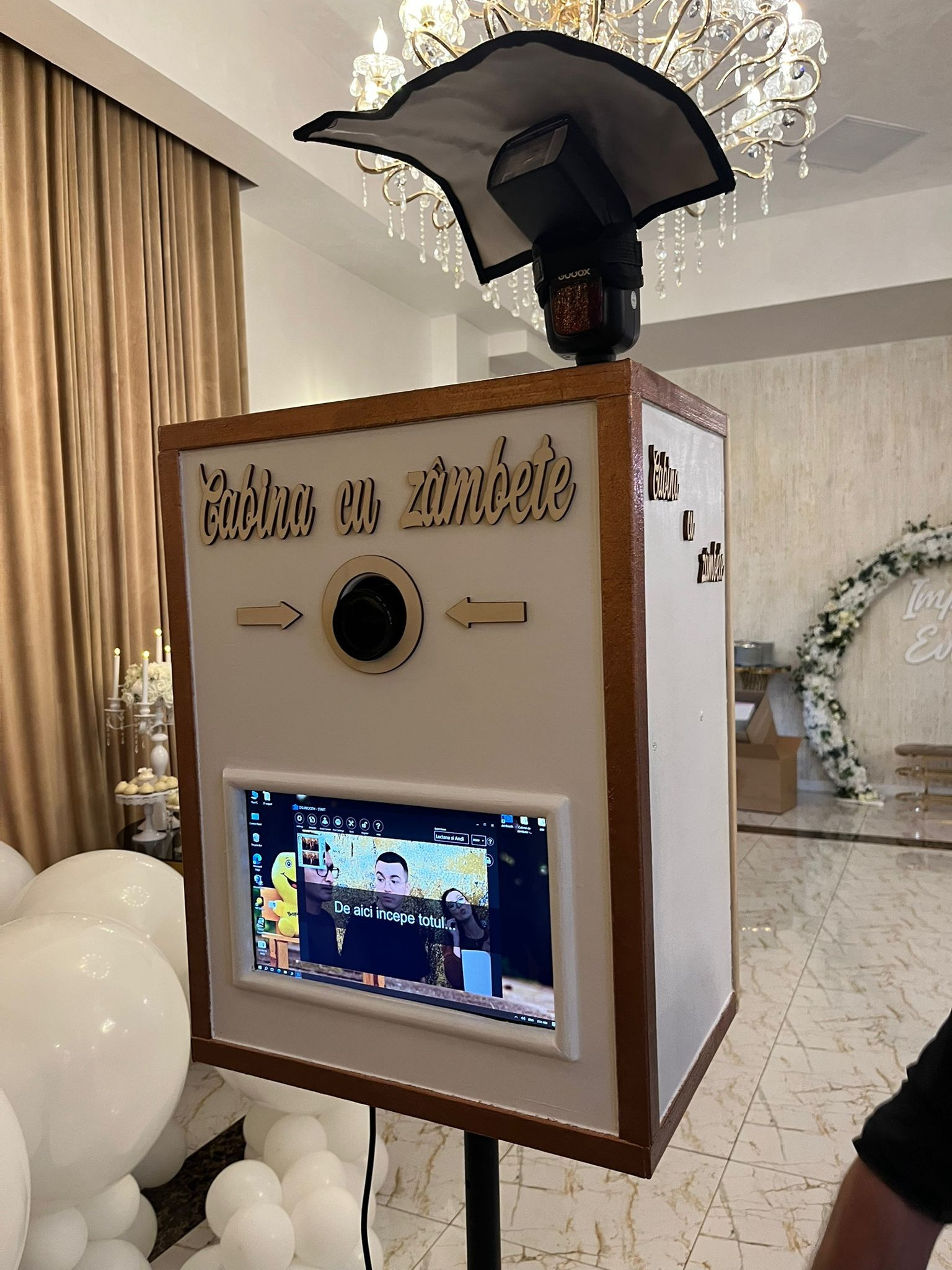 Cabina foto - Cabina cu Zâmbete. Bogdan Vancea | Fotograf Nunta | Fotograf Botez |