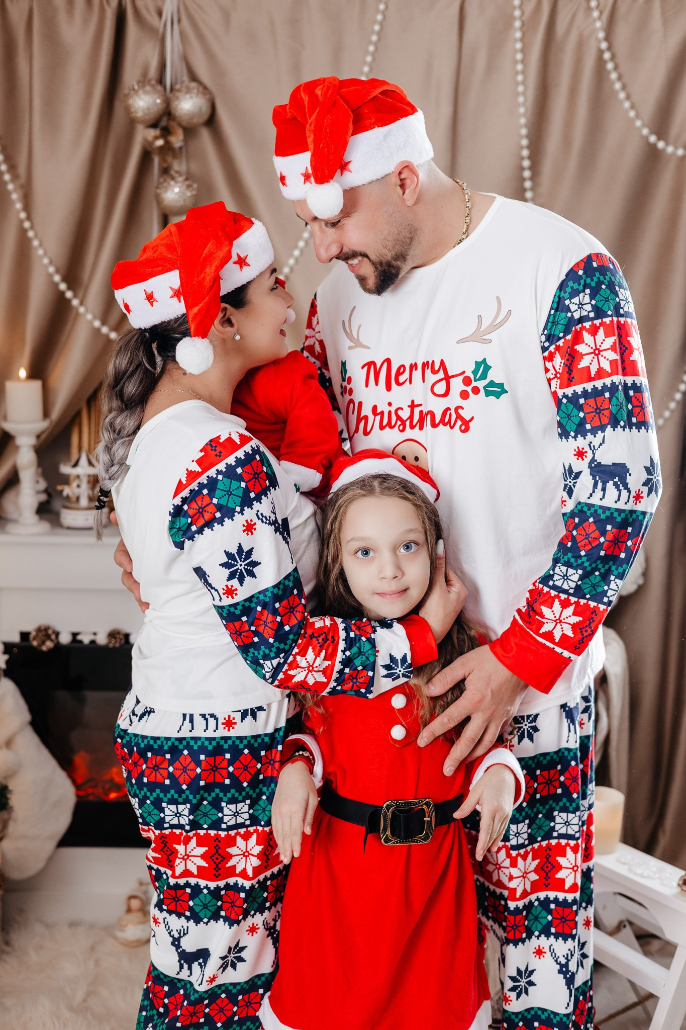 Ședințe Foto Crăciun 2025 Piatra Neamț | Fotografii de Sărbători | FotoACTIV. Fotograf Profesionist Piatra Neamț, Roman, Târgu Neamț, Bicaz, Neamț | Studio, Nuntă, Botez, Eveniment | FotoACTIV