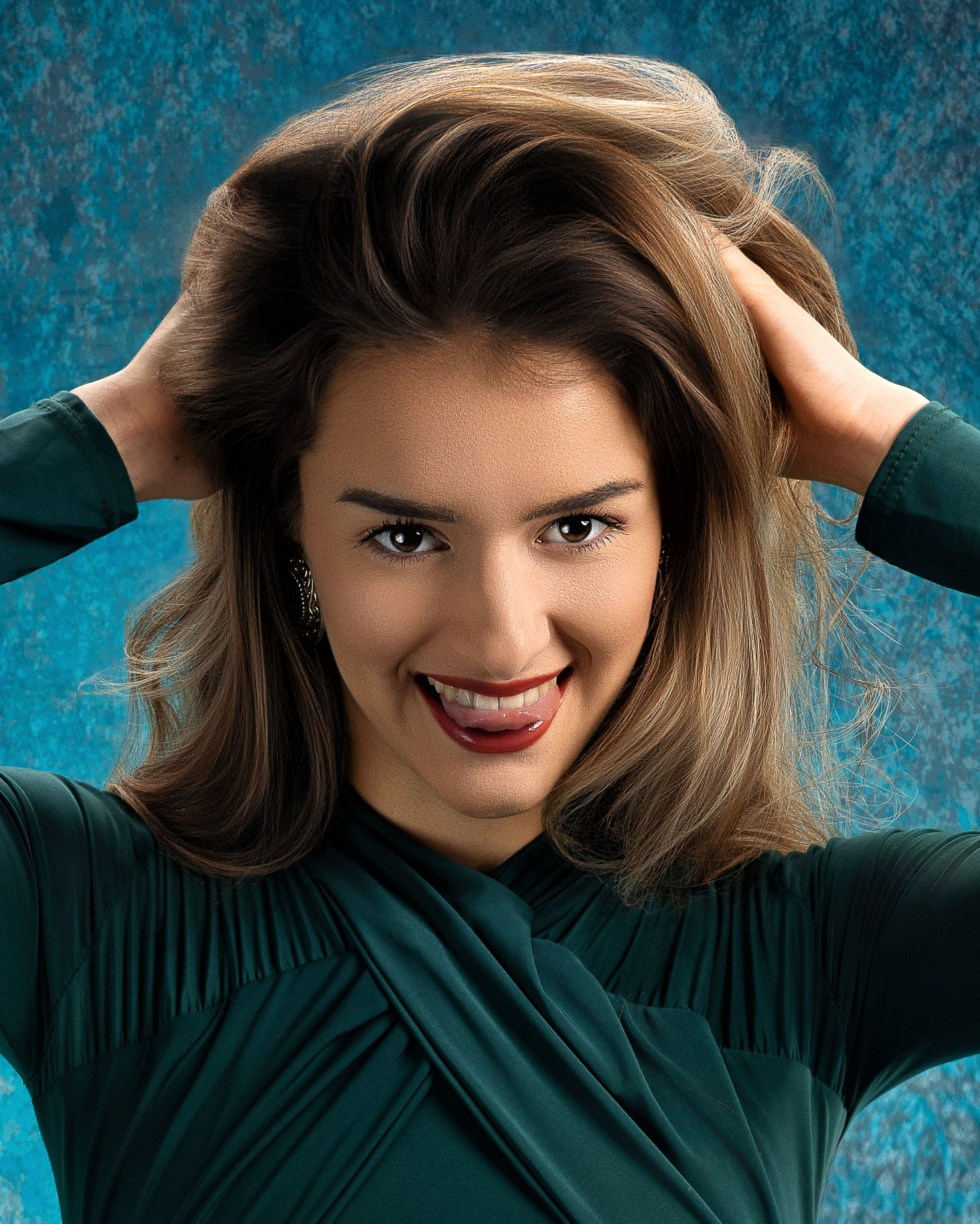 Studio foto profesional în București, specializat în portrete, beauty, fashion și fotografie de produs. Lumini de calitate. – Mitroi Iulian