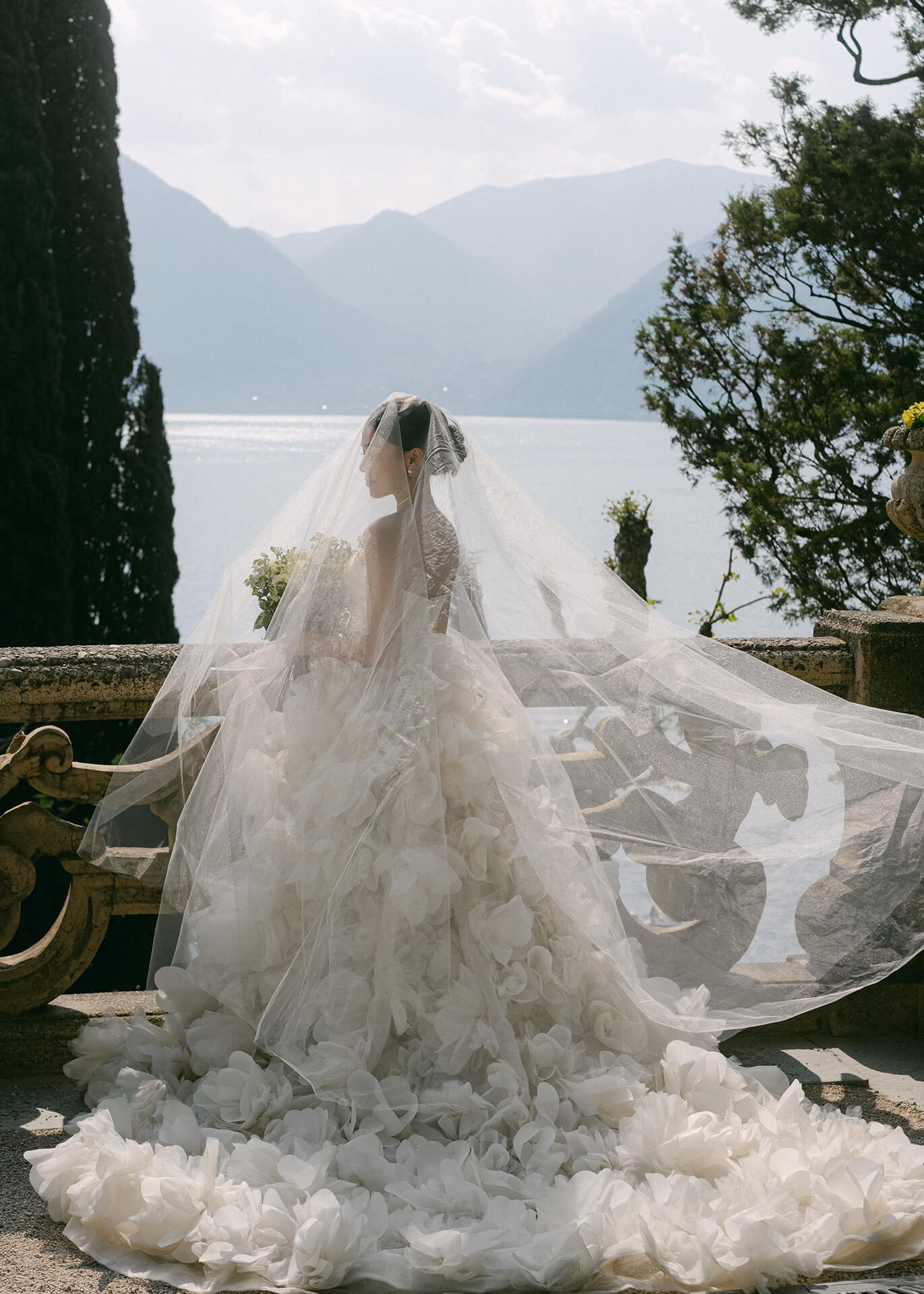 Italy Wedding Photographer | Inna Zaytseva Photography. Wedding photographer in Europe. Italy, Lake Como. Aesthetic elegant story-telling