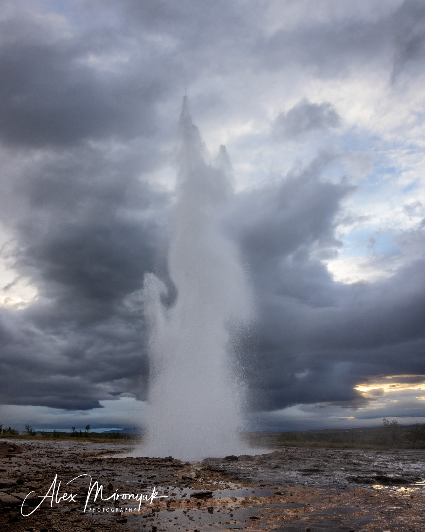 Iceland Hiking Adventure. Pet, Senior, Landscape, portrait studio, photographer in Miami and Sou