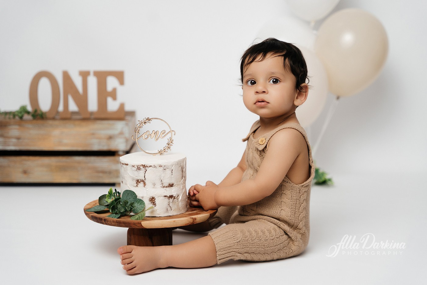 Cake smash session. Newborn and family photographer. Hills District. Sydney