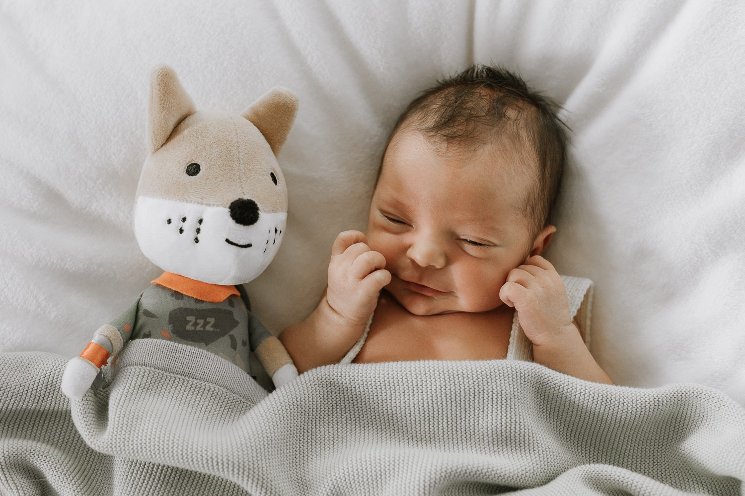 Neugeborenenfotografie Düsseldorf, Newborn Shooting Düsseldorf, Babyfotograf Düsseldorf, natürliche Babyfotos, Familienfotografie Düsseldorf, Neugeborenenshooting NRW.