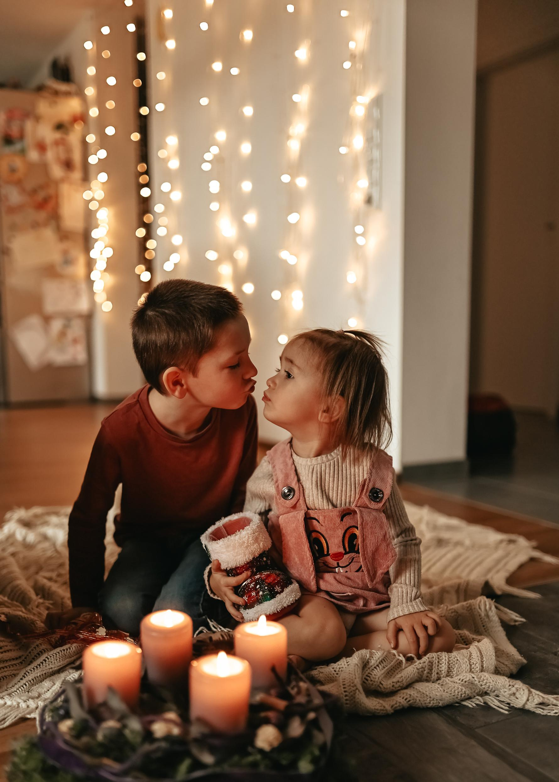 Weihnachtsfotos – Festliche Familienfotos & Portraits | Albina Vaniyants. Professionelle Familienfotografie, Kinderfotografie und Portraitfotografie in Linz, Oberösterreich - Albina Vaniyants, Fotografin aus OÖ