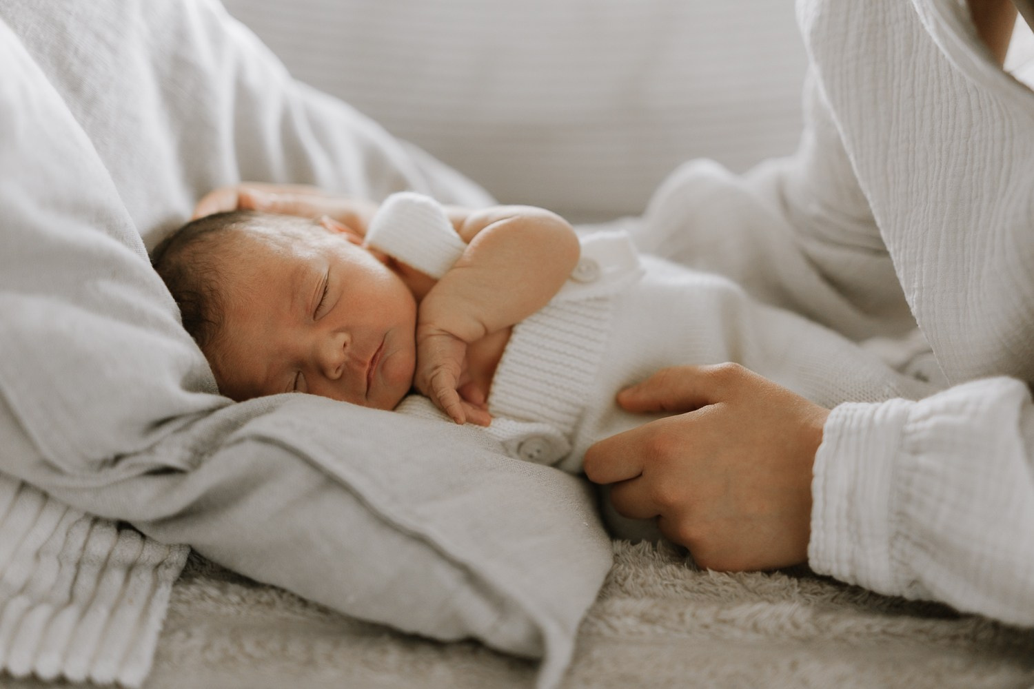 Neugeborenenfotografie Düsseldorf, Newborn Shooting Düsseldorf, Babyfotograf Düsseldorf, natürliche Babyfotos, Familienfotografie Düsseldorf, Neugeborenenshooting NRW.