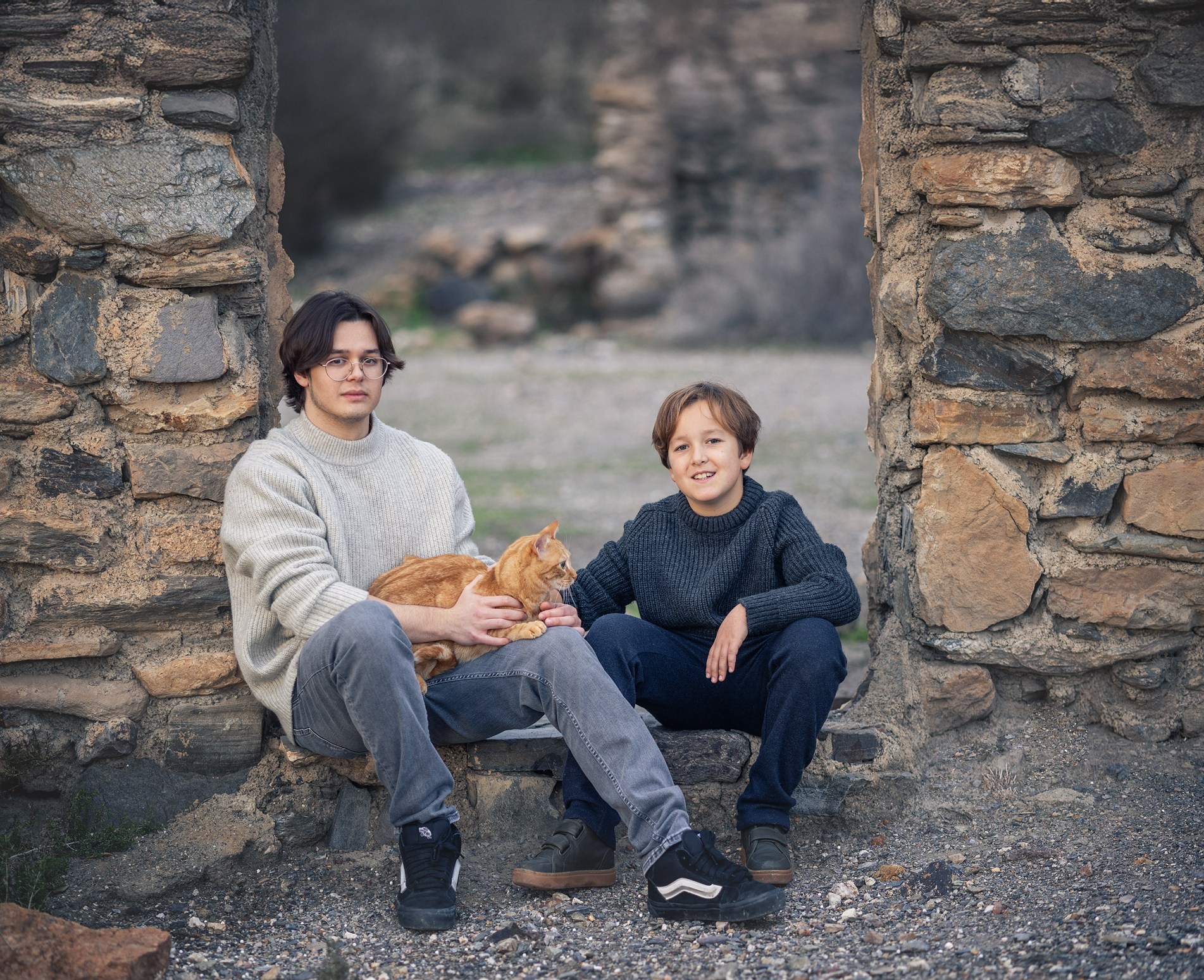 Fotosesion de mis hijos con su gato Boris. Fotógrafo Almeria. Swetlana Ushakova