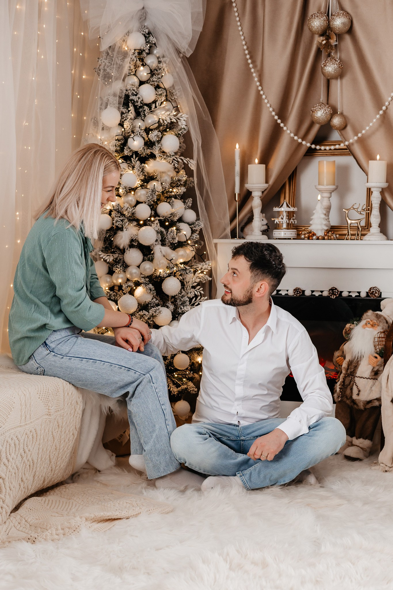 Ședințe Foto Crăciun 2025 Piatra Neamț | Fotografii de Sărbători | FotoACTIV. Fotograf Profesionist Piatra Neamț, Roman, Târgu Neamț, Bicaz, Neamț | Studio, Nuntă, Botez, Eveniment | FotoACTIV