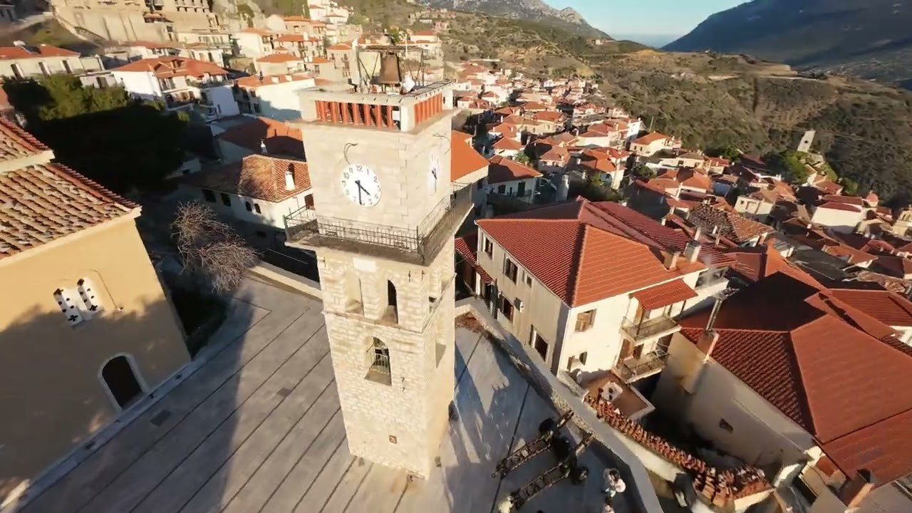 Soaring Over Arachova, Greece | Epic FPV Drone Adventure!. Photographe vidéaste à Santorin|Séances photos de Robe volante Santorin|