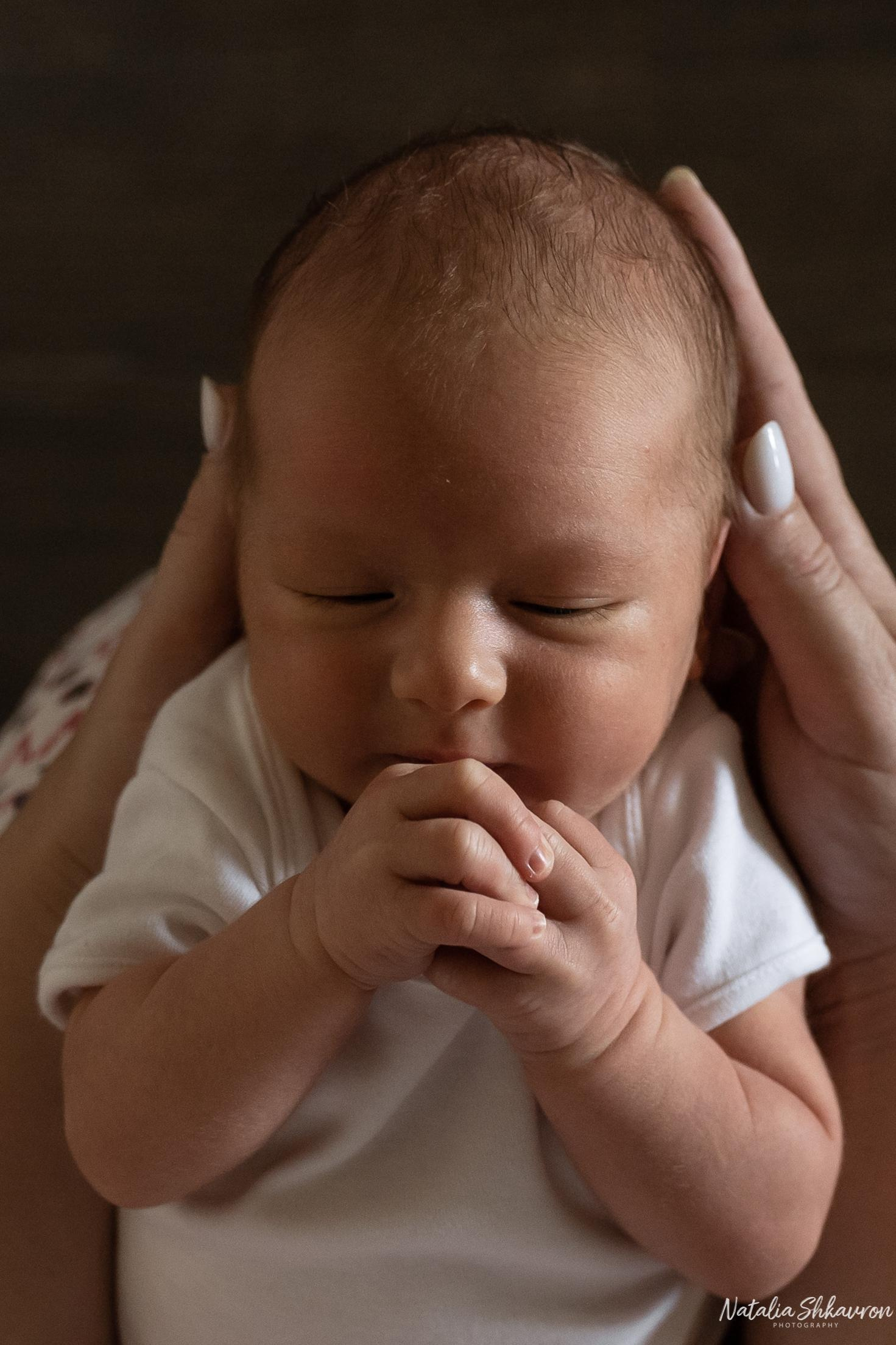 Домашня фотосесія новонародженого. Сімейний фотограф Київ Наталія Шкаврон