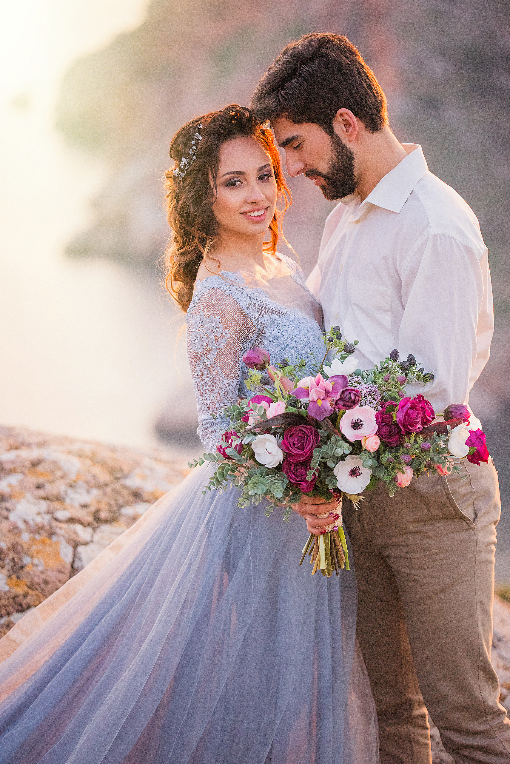 Влюбленные с букетом