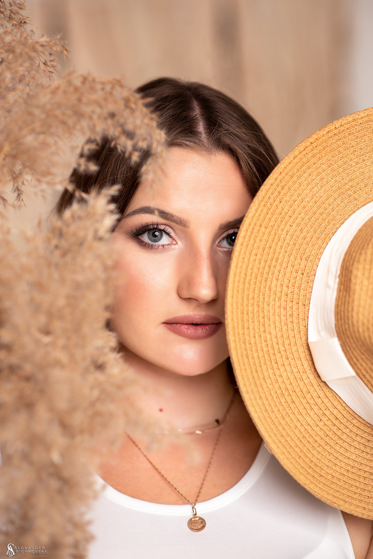 Індивідуальні зйомки та репортаж подій. Предметний фотограф Чернівці для інтернет магазину, сайту, каталогу, контент для бізнесу